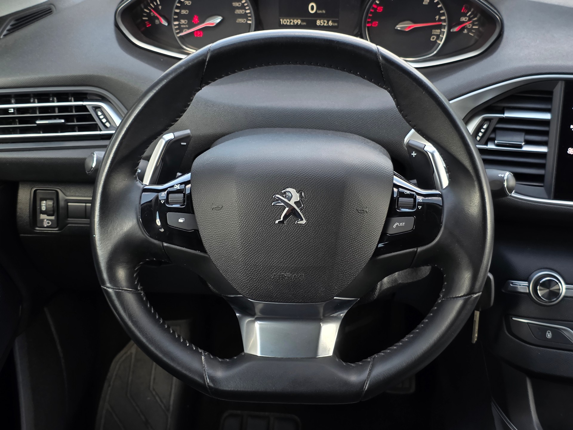 PEUGEOT 308 SW 1.5 BlueHDI Allure EAT8 * CH-Fahrzeug * Frisch ab MFK * 8-Fach *-image-12