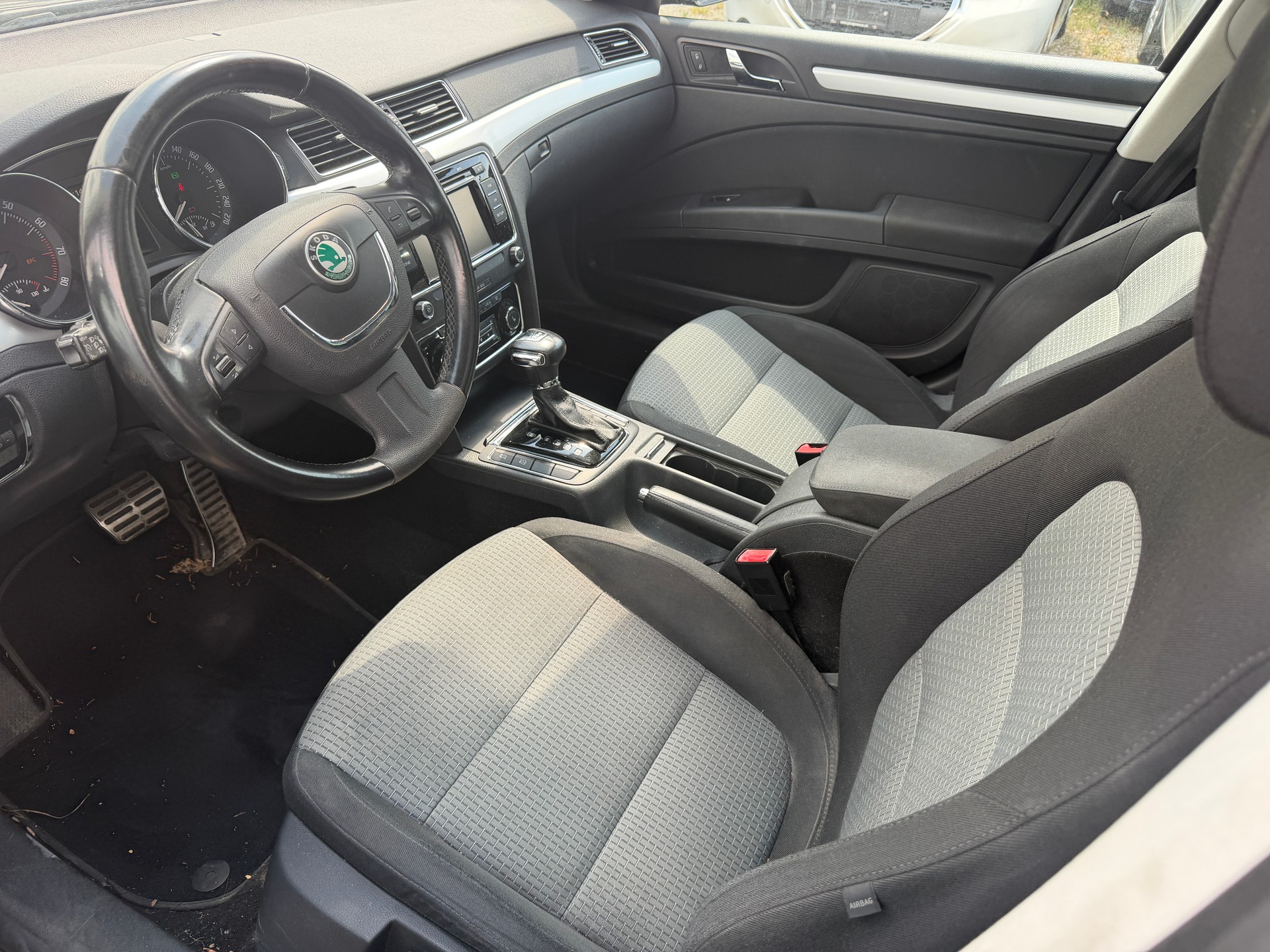 SKODA Superb Combi 2.0 TSI Ambition DSG-image-3
