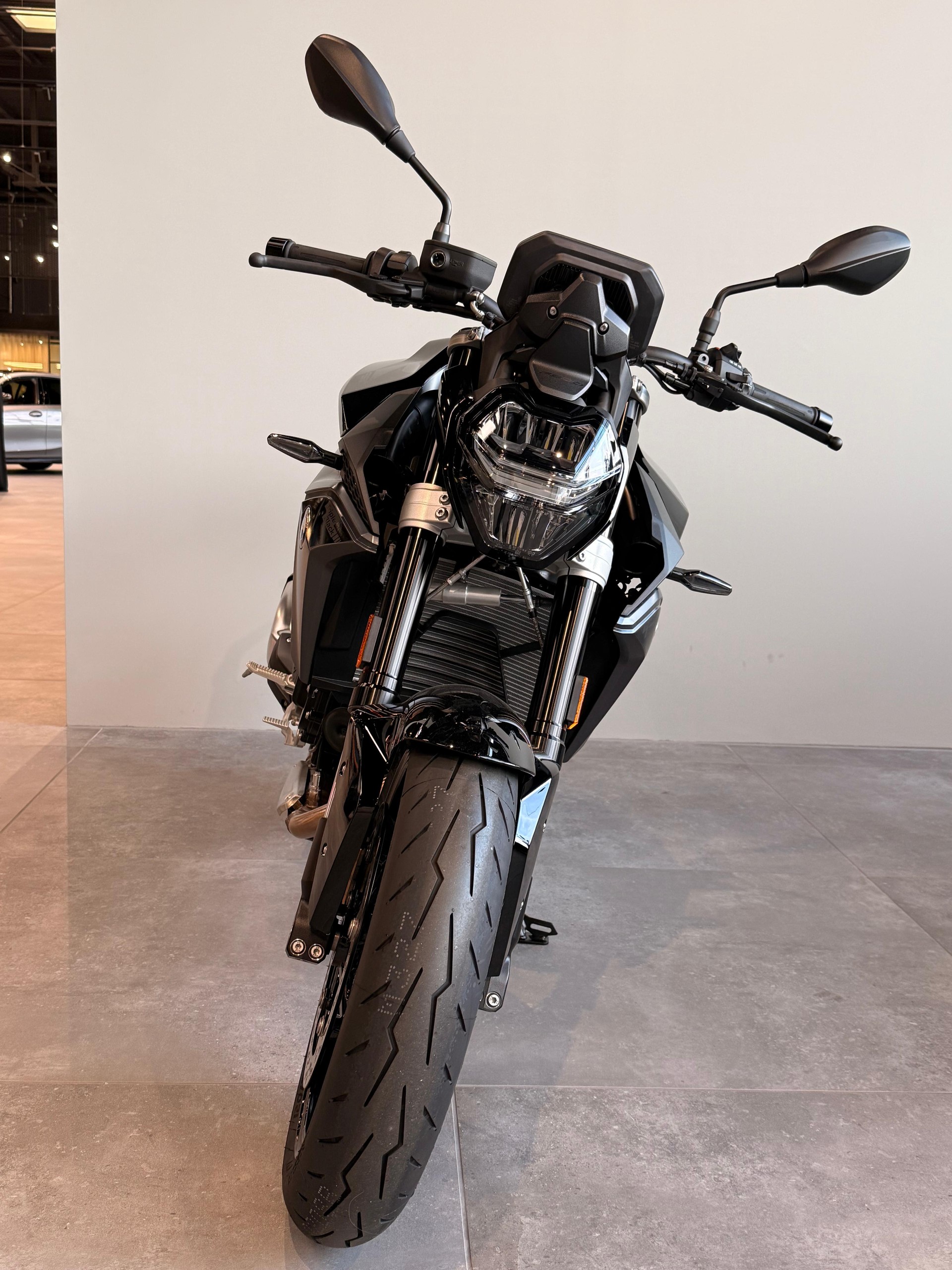 BMW F 900 R A2-showroom-element-2