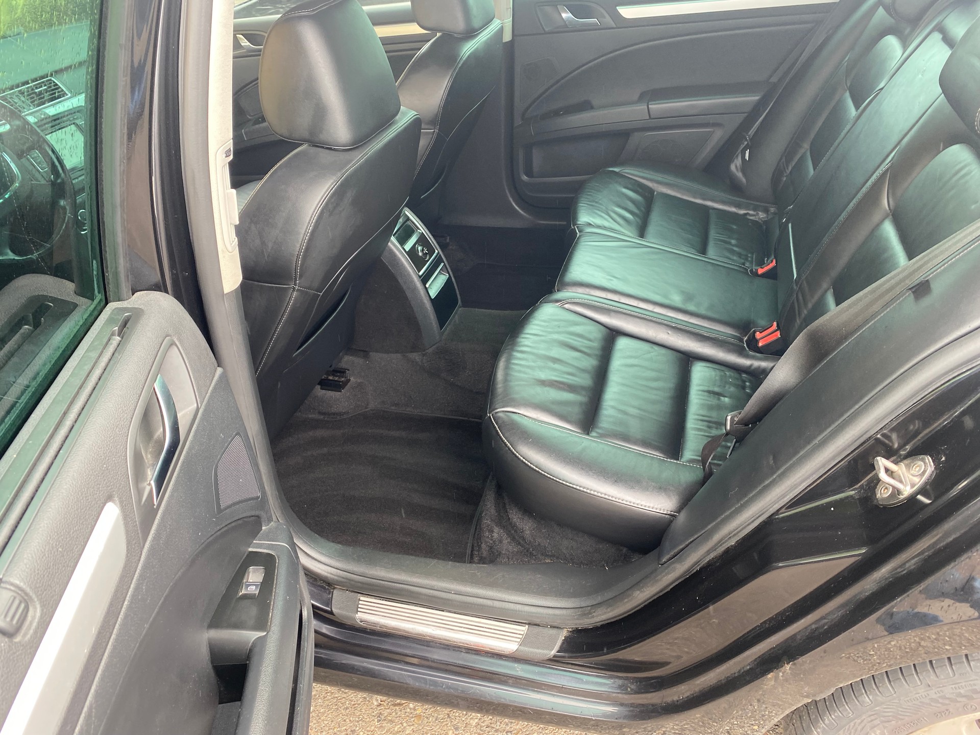 SKODA Superb Combi 2.0 TDi Elegance 4x4-image-7