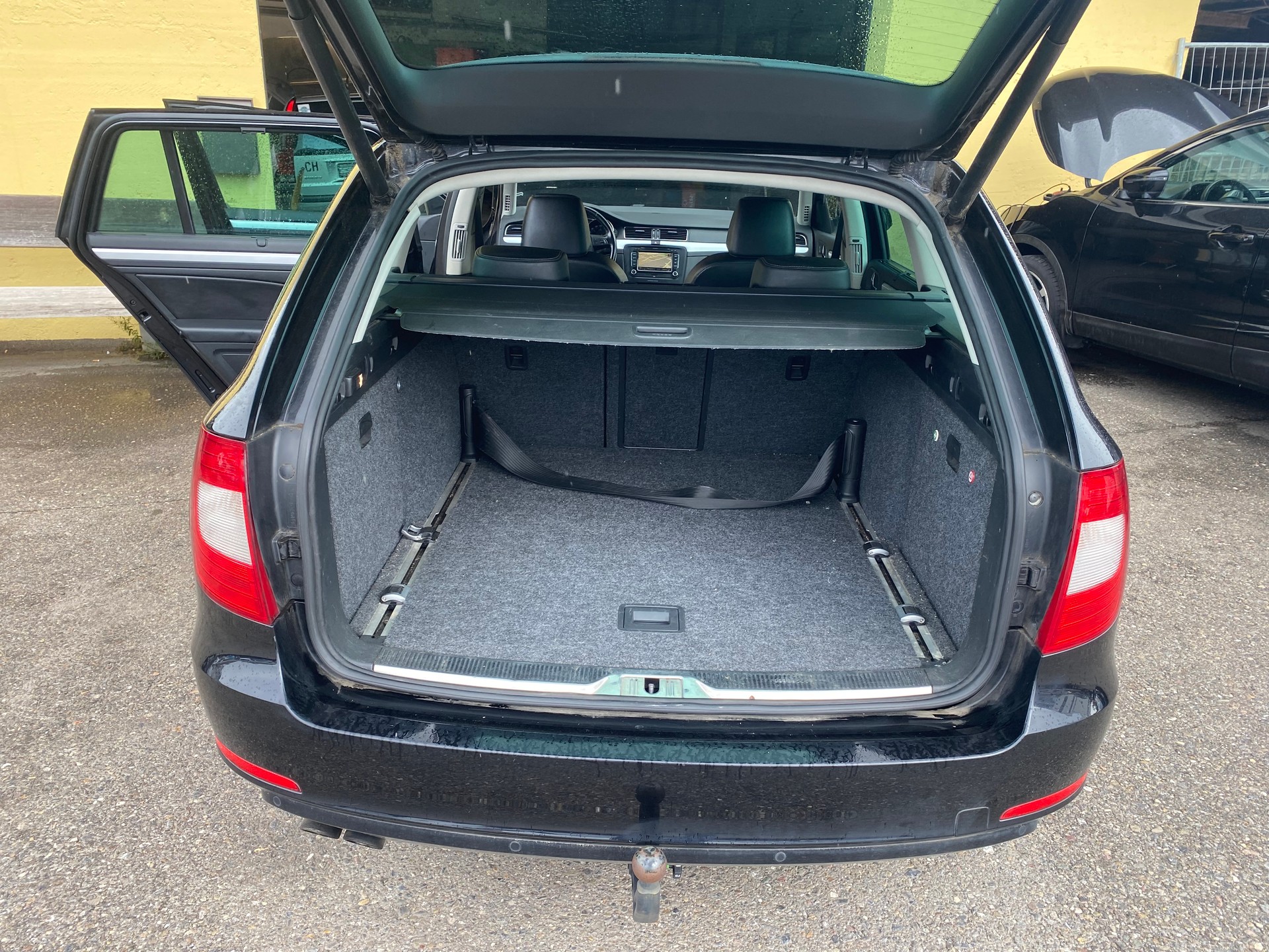 SKODA Superb Combi 2.0 TDi Elegance 4x4-image-9