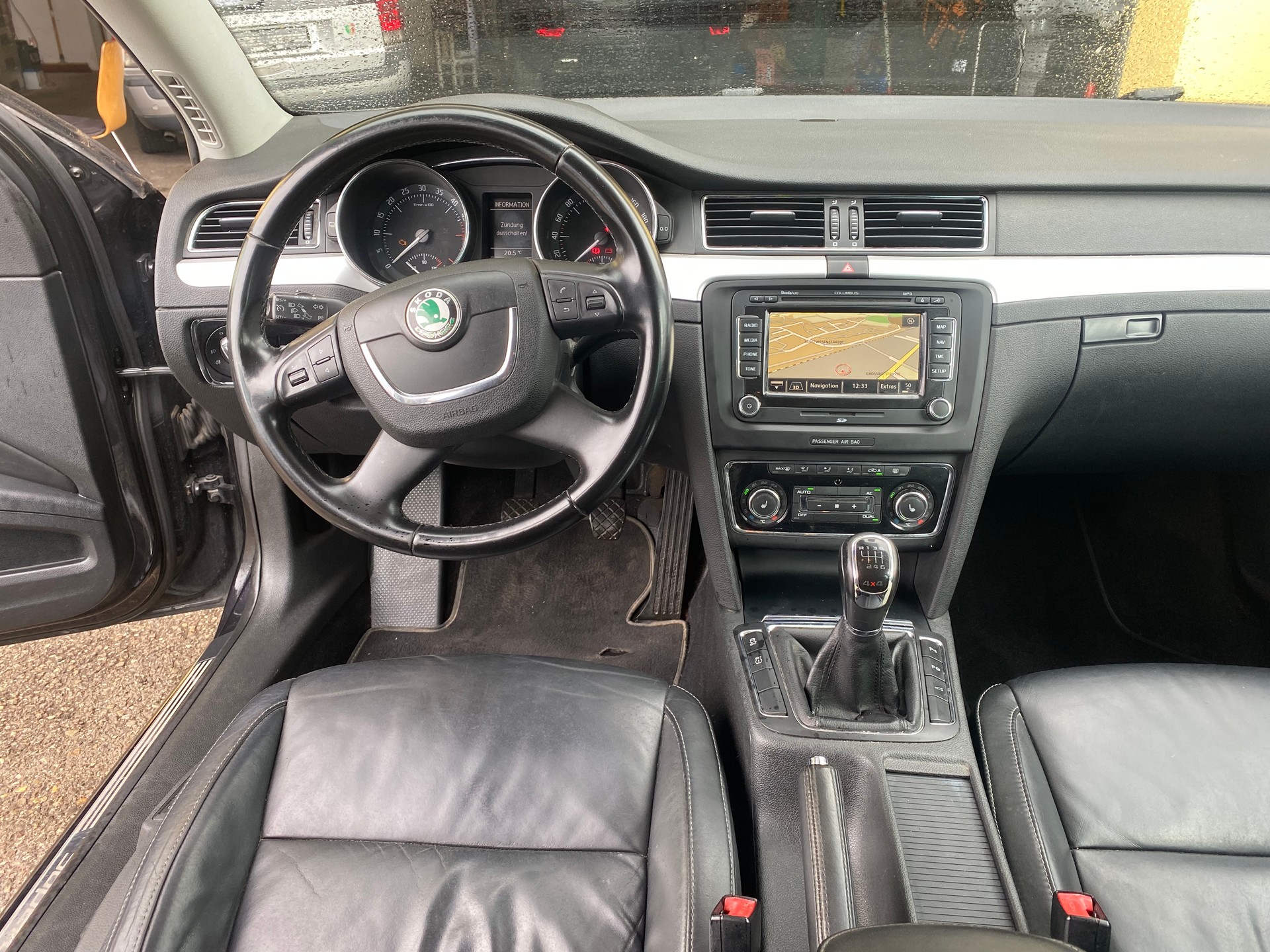 SKODA Superb Combi 2.0 TDi Elegance 4x4-image-5