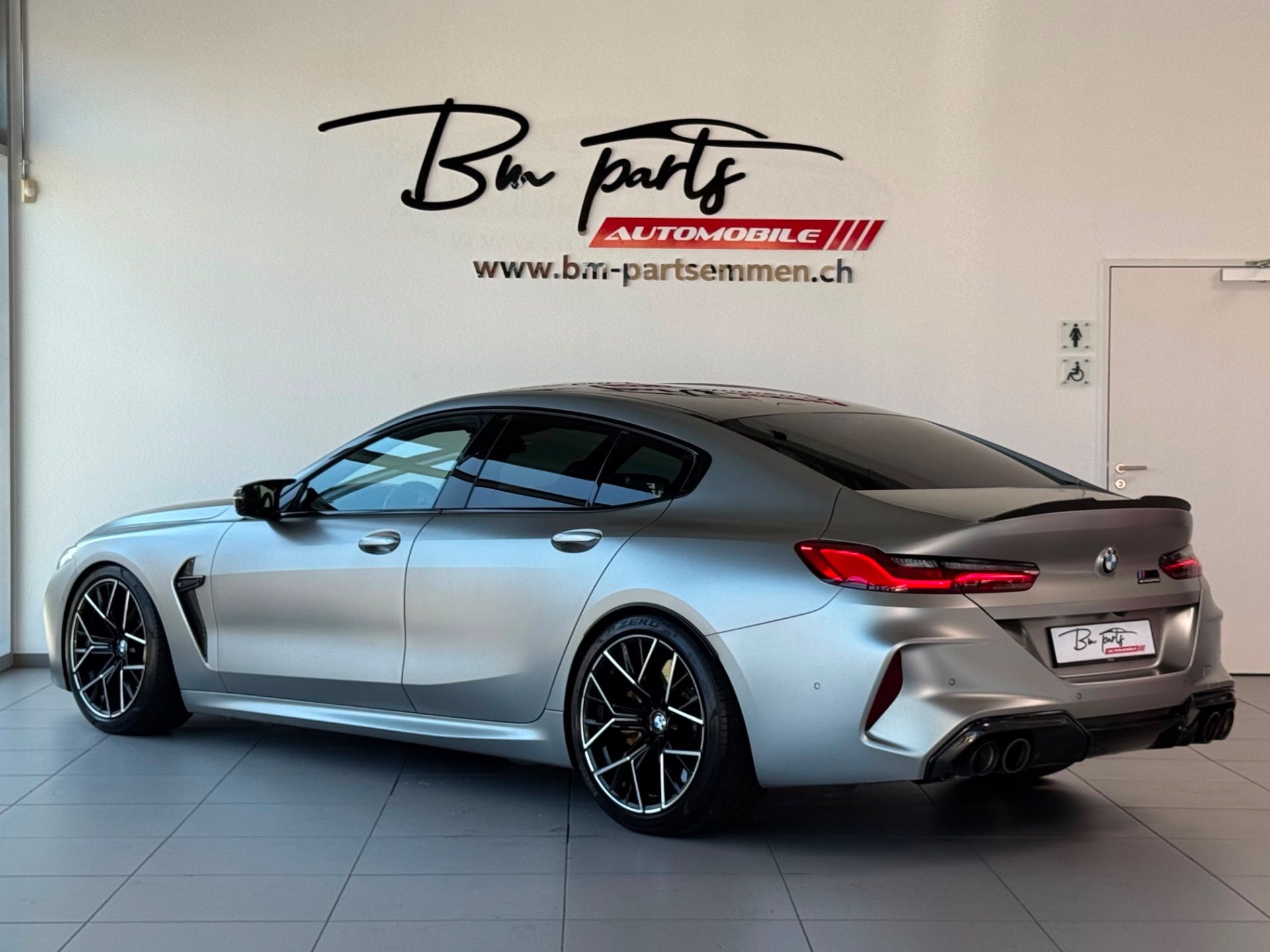 BMW M8 xDrive M Competition Steptronic-image-3