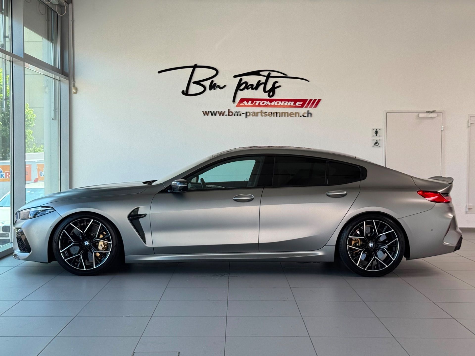BMW M8 xDrive M Competition Steptronic-image-2