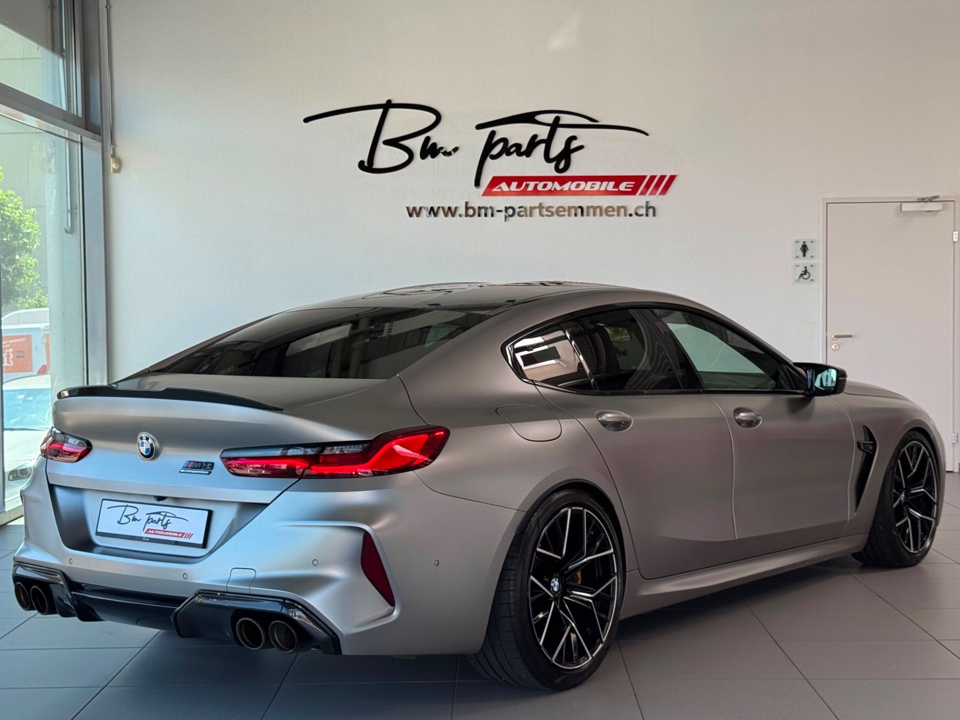 BMW M8 xDrive M Competition Steptronic-image-5