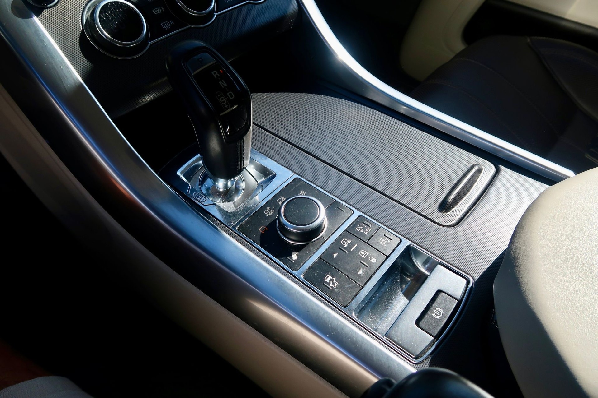 LAND ROVER Range Rover Sport 3.0 SDV6 HSE Automatic-image-10