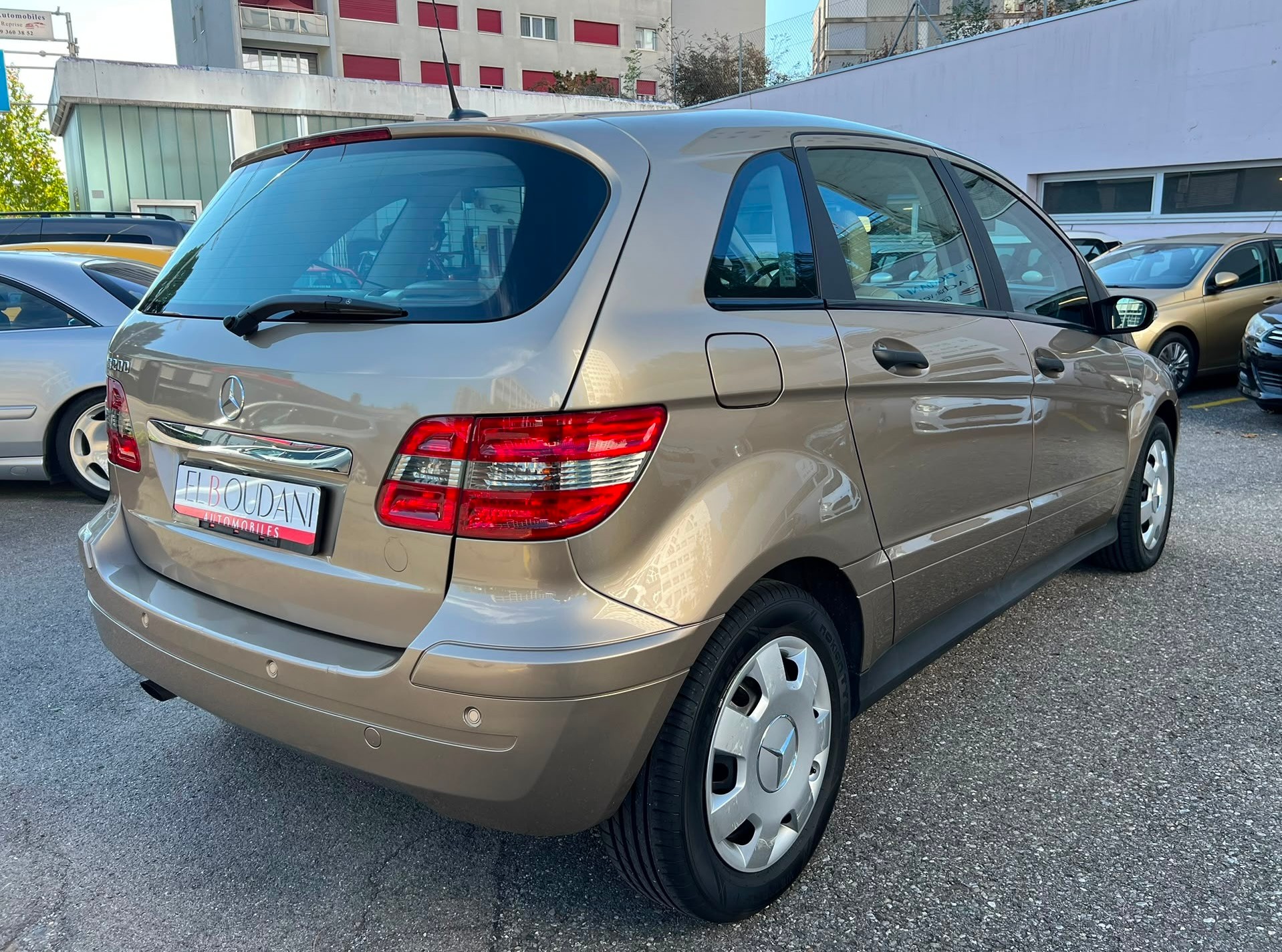 MERCEDES-BENZ B 200-image-5