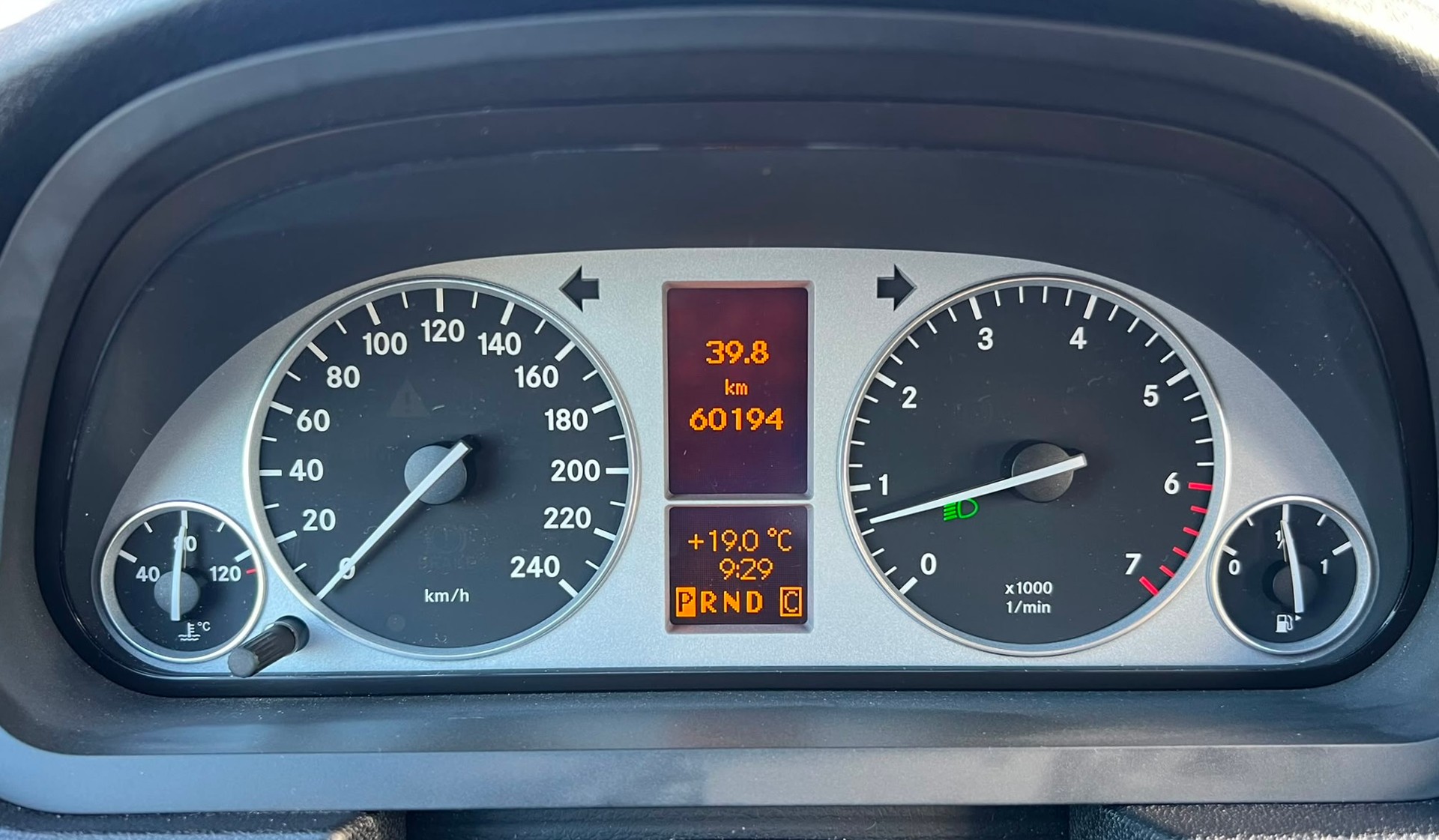 MERCEDES-BENZ B 200-image-9