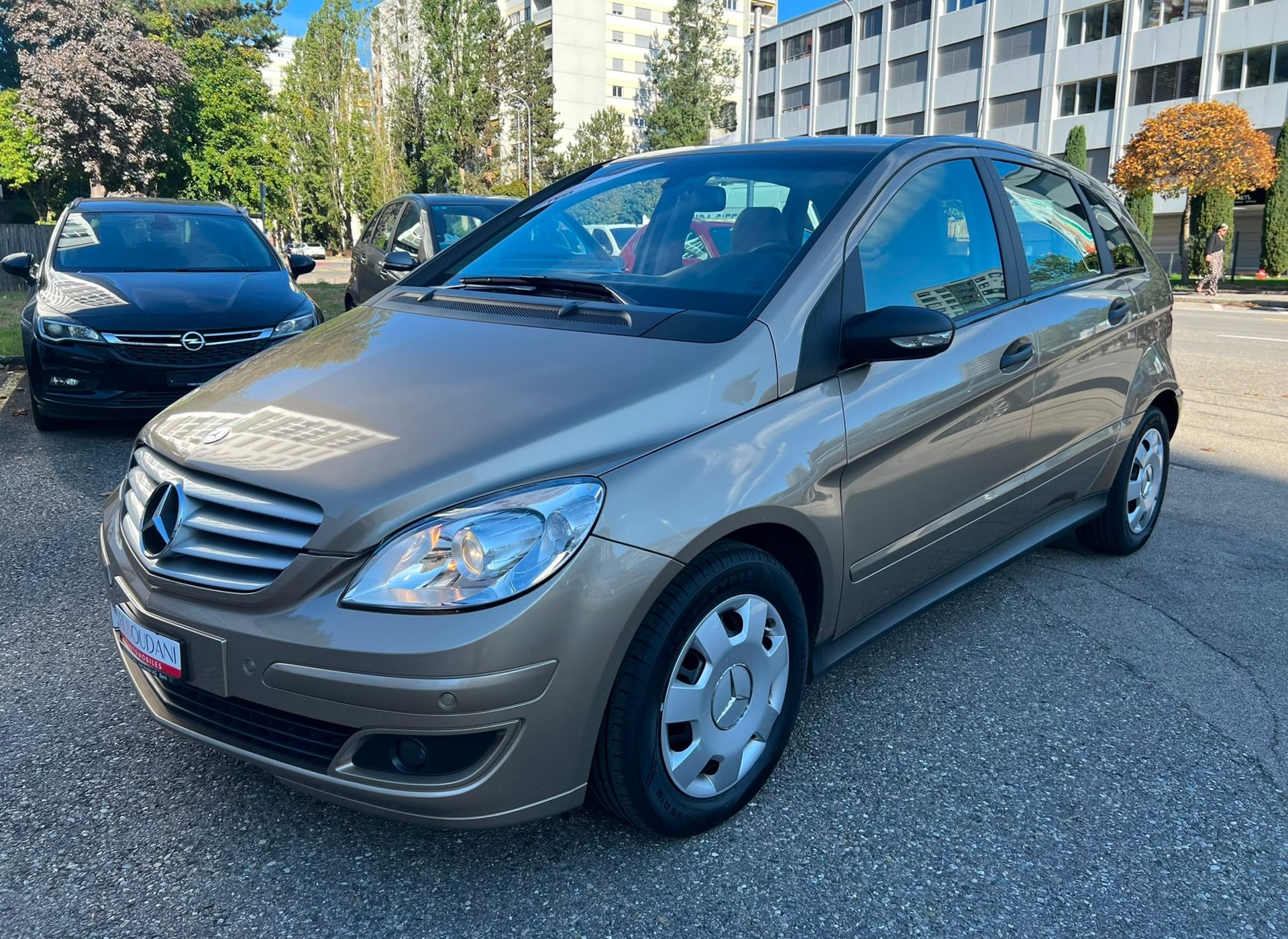 MERCEDES-BENZ B 200-image-2