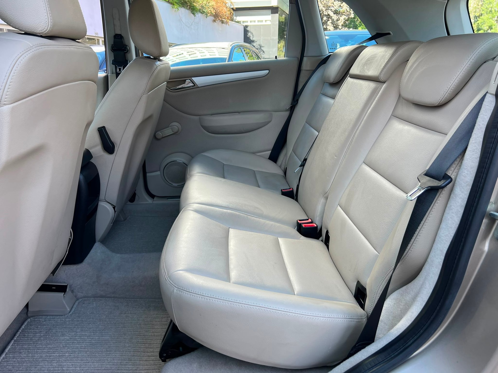 MERCEDES-BENZ B 200-image-10