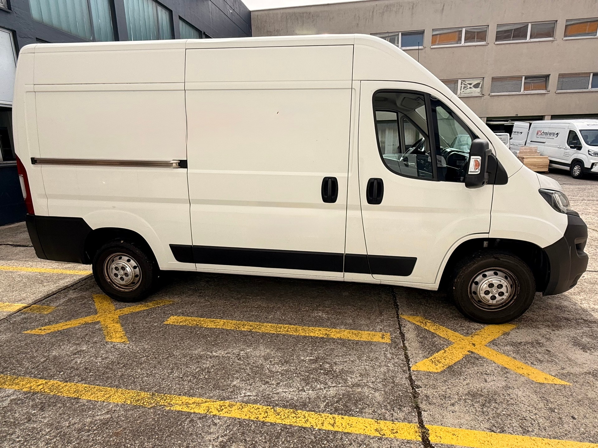 PEUGEOT 2.0 BlueHDi 130 Active-image-2