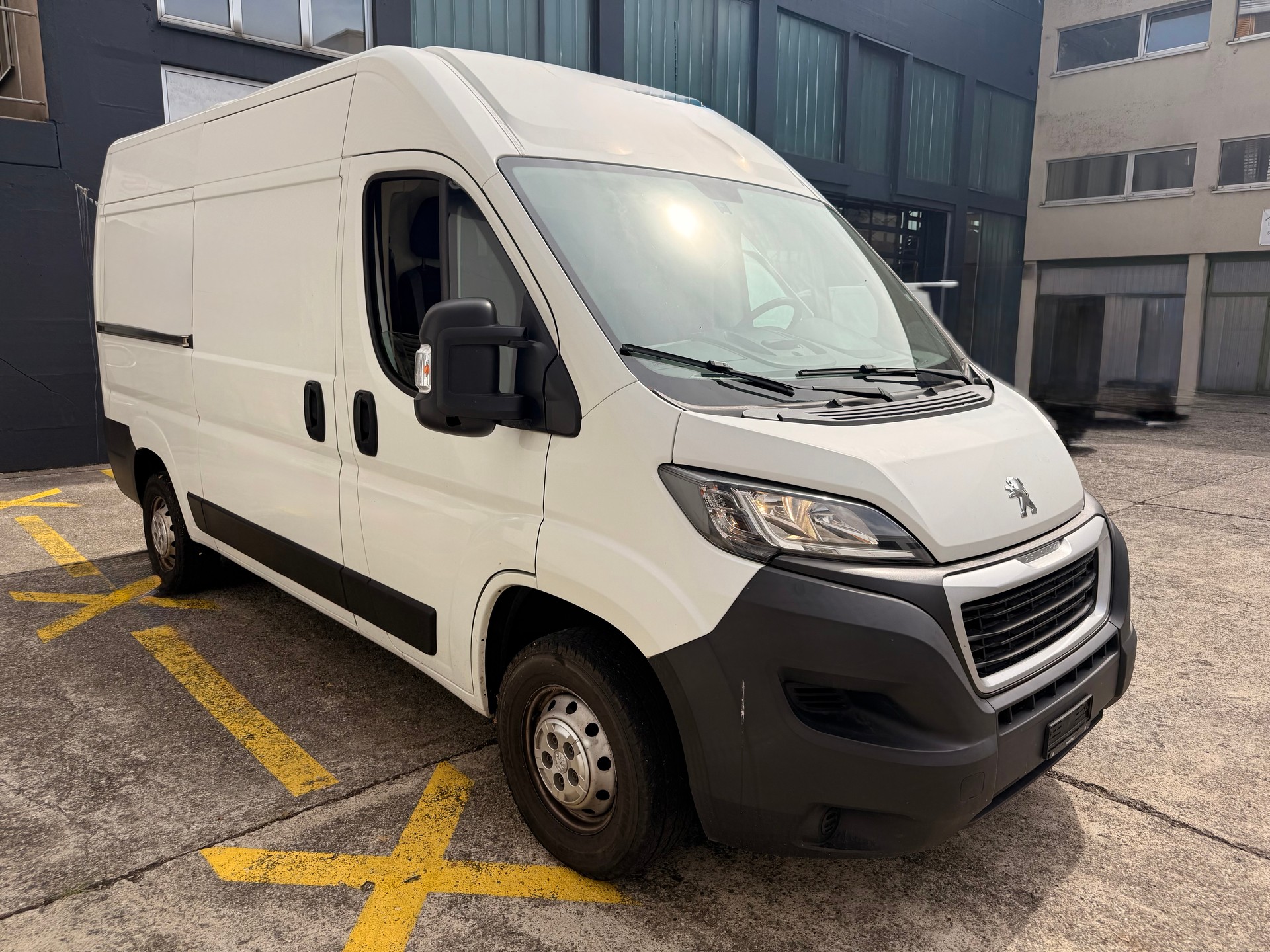 PEUGEOT 2.0 BlueHDi 130 Active-image-0