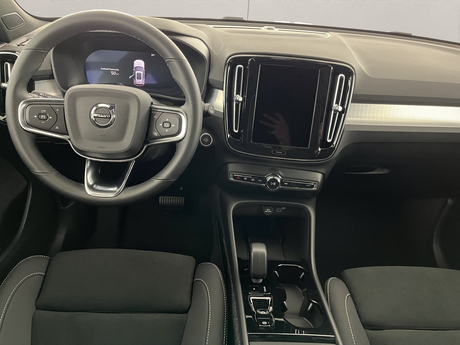 VOLVO XC40 2.0 B3 MH Plus Dark-image-12
