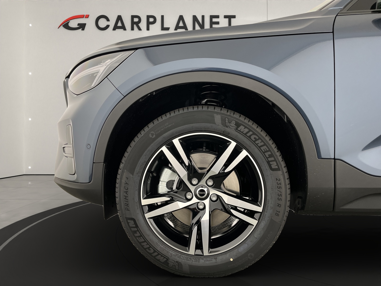 VOLVO XC40 2.0 B3 MH Plus Dark-image-6