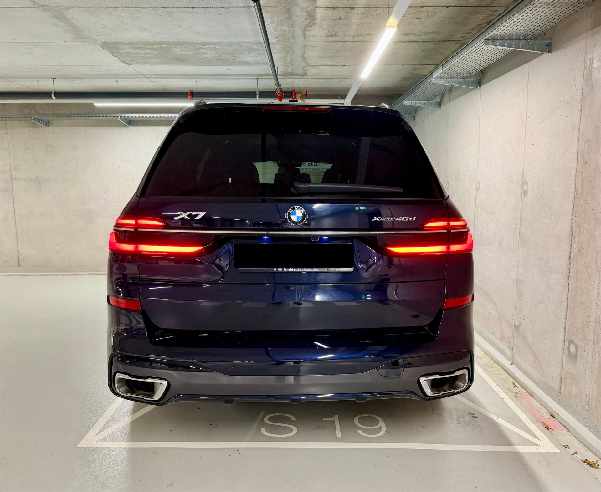 BMW X7 xDrive 48V 40d M Sport Steptronic-showroom-element-3