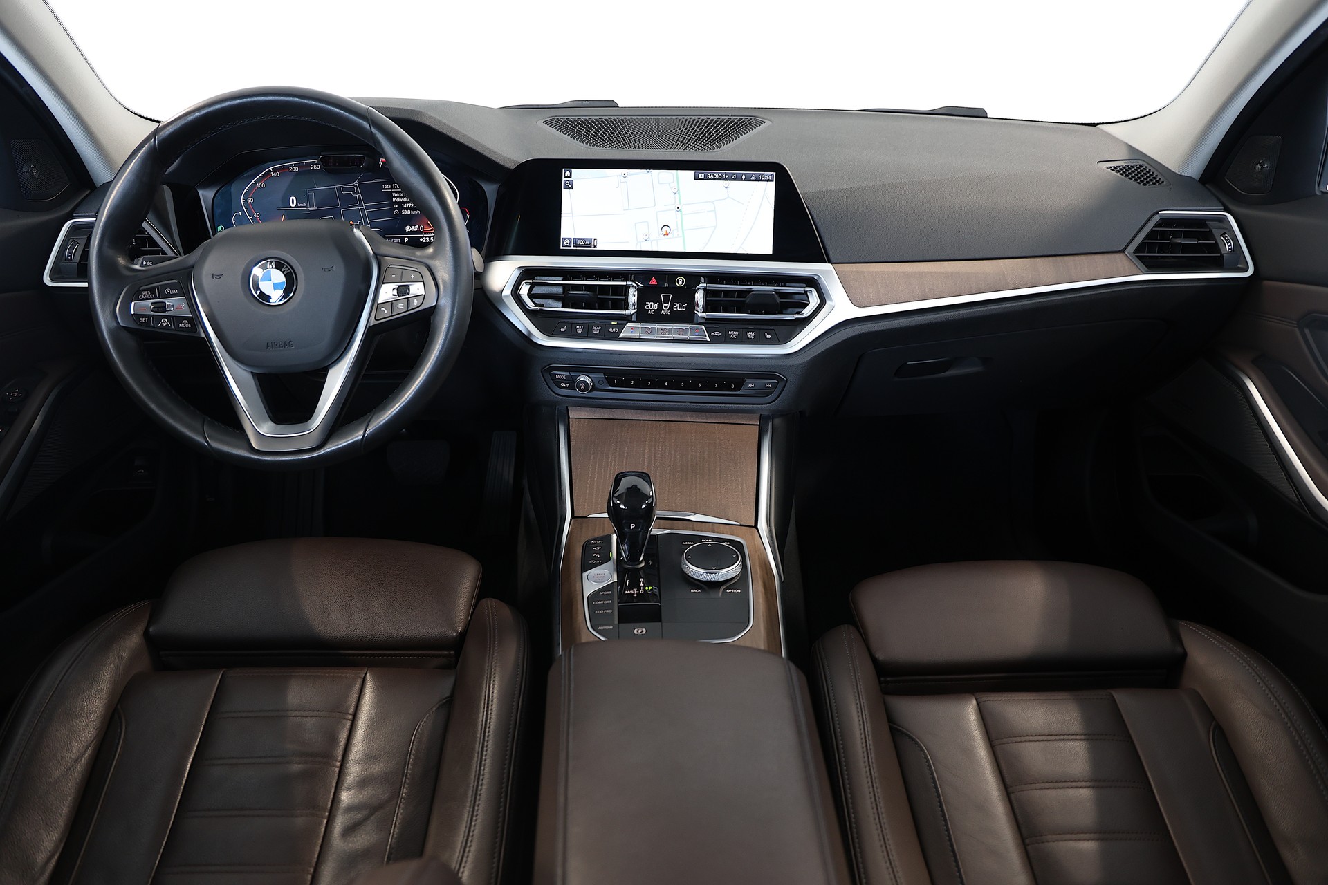 BMW 330i xDrive Touring-image-9