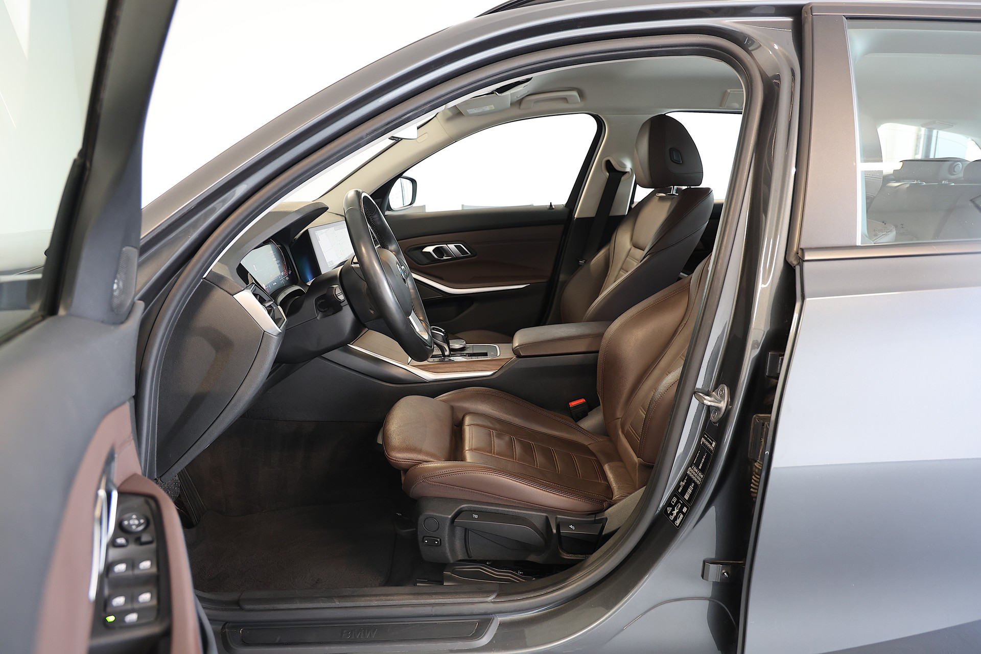 BMW 330i xDrive Touring-image-5