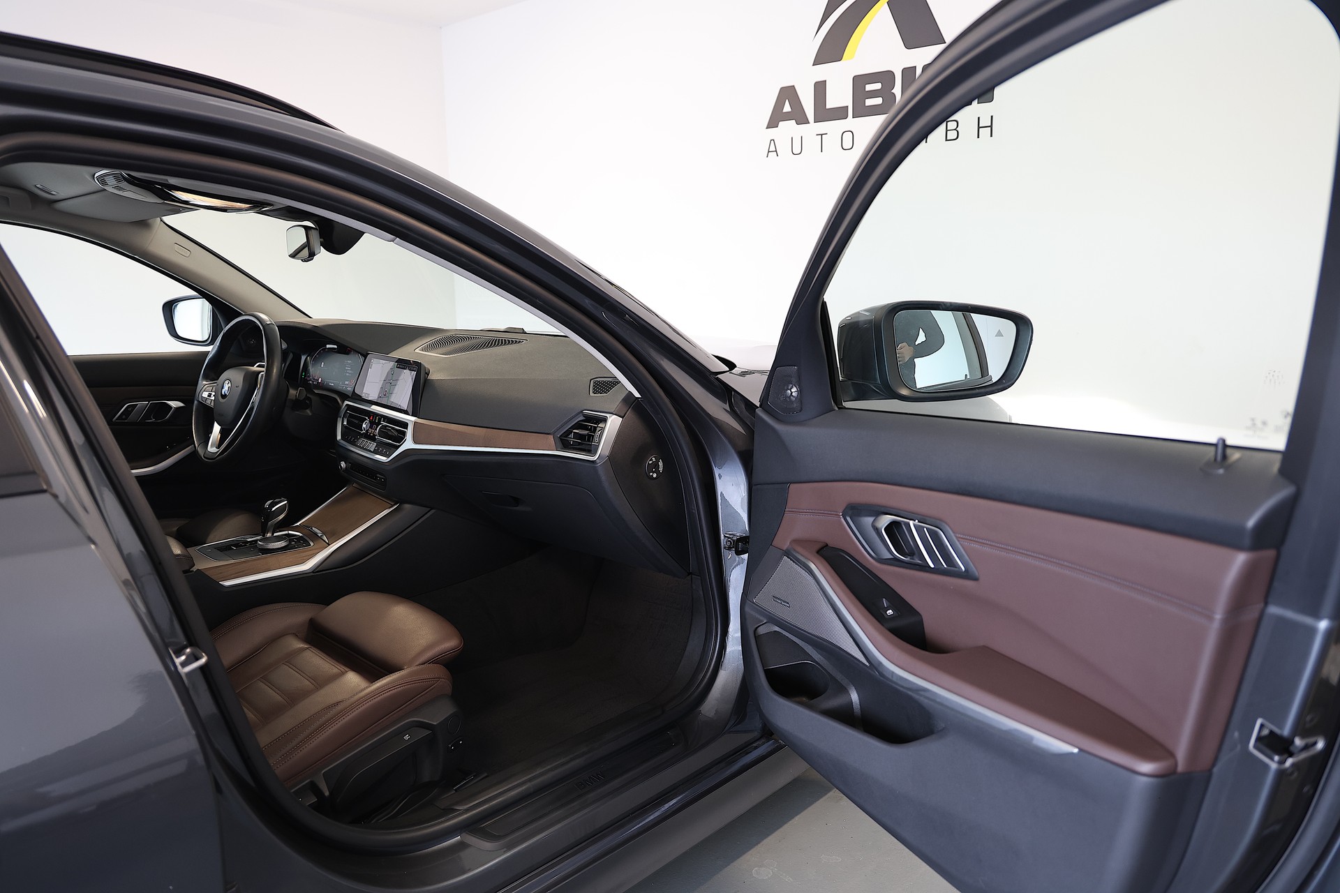 BMW 330i xDrive Touring-image-10