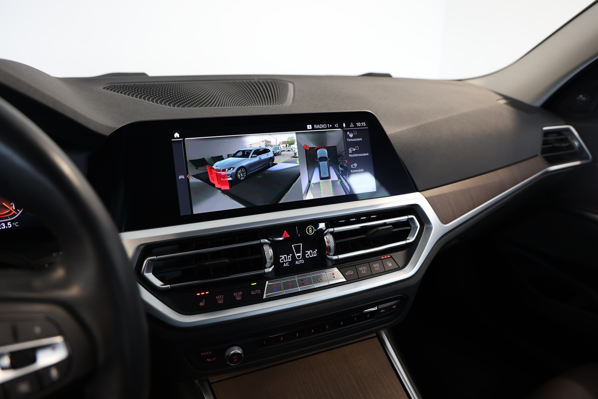 BMW 330i xDrive Touring-image-13