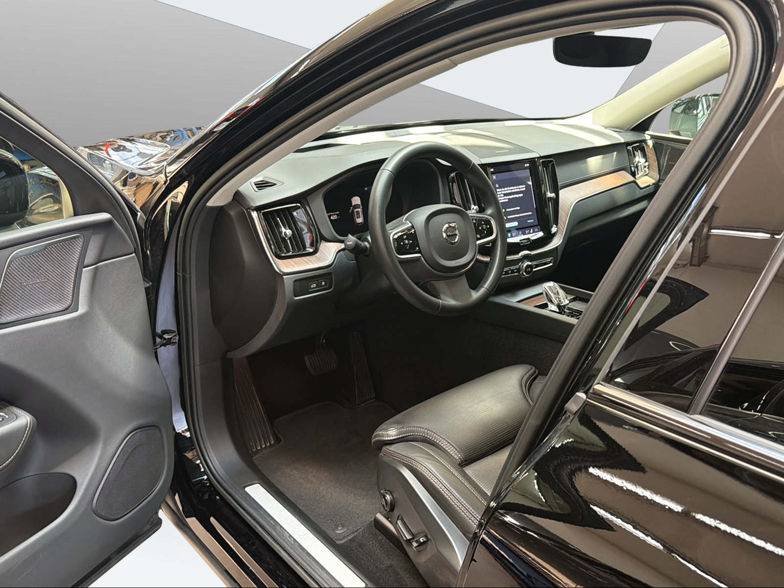 VOLVO XC60 2.0 T8 TE Ultimate Dark eAWD-image-10