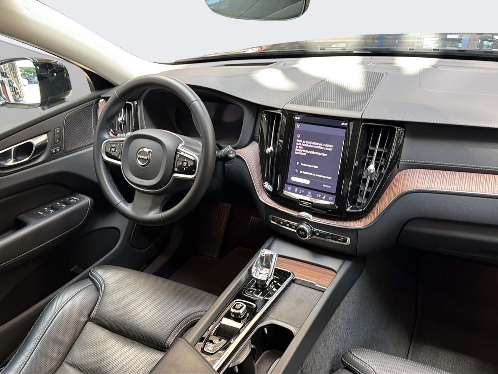 VOLVO XC60 2.0 T8 TE Ultimate Dark eAWD-image-15