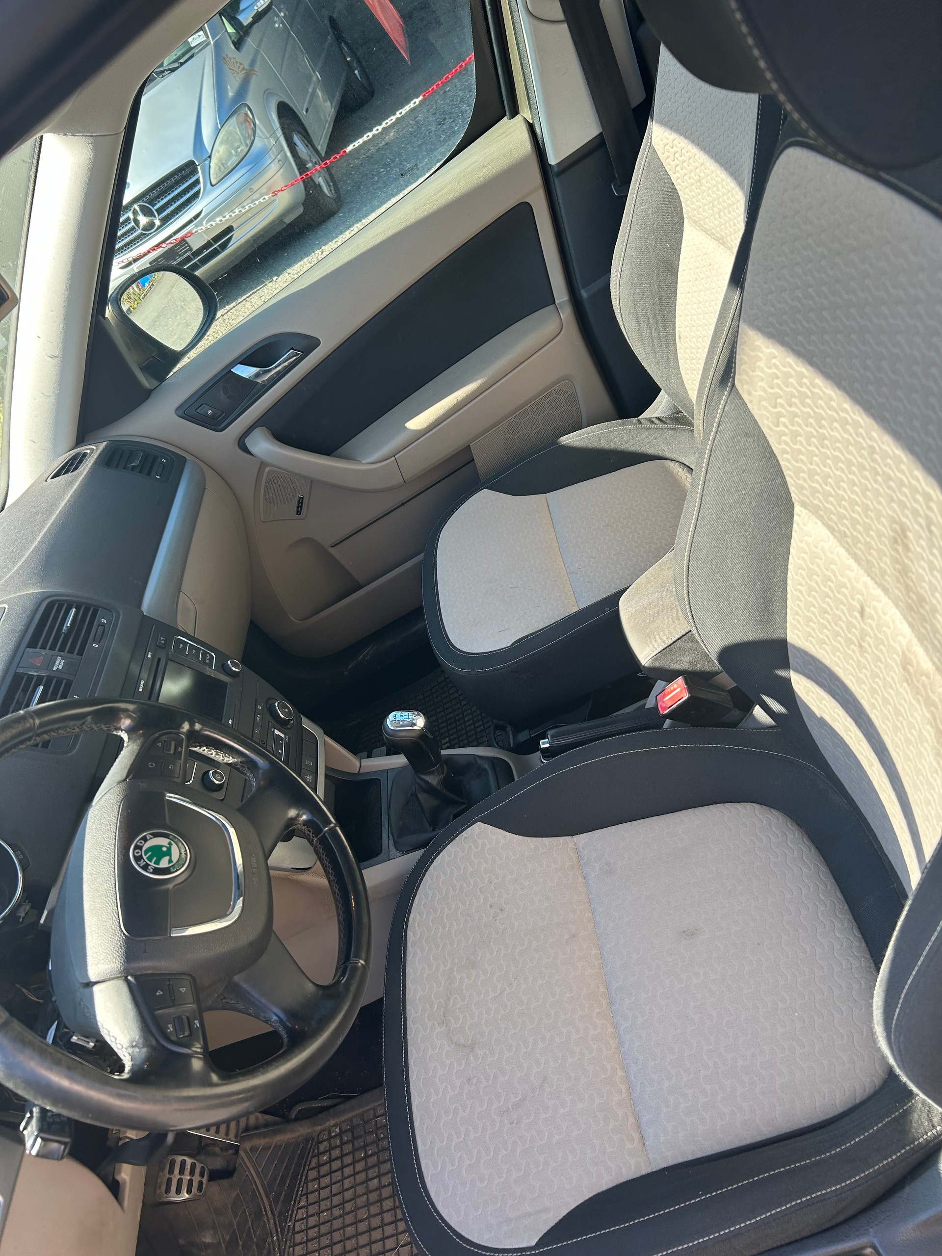 SKODA YETI-image-8