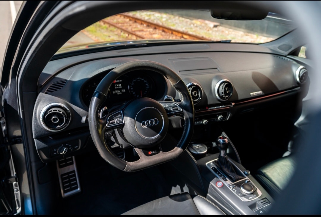 AUDI RS3 2.5 TSI quattro S-tronic-image-6