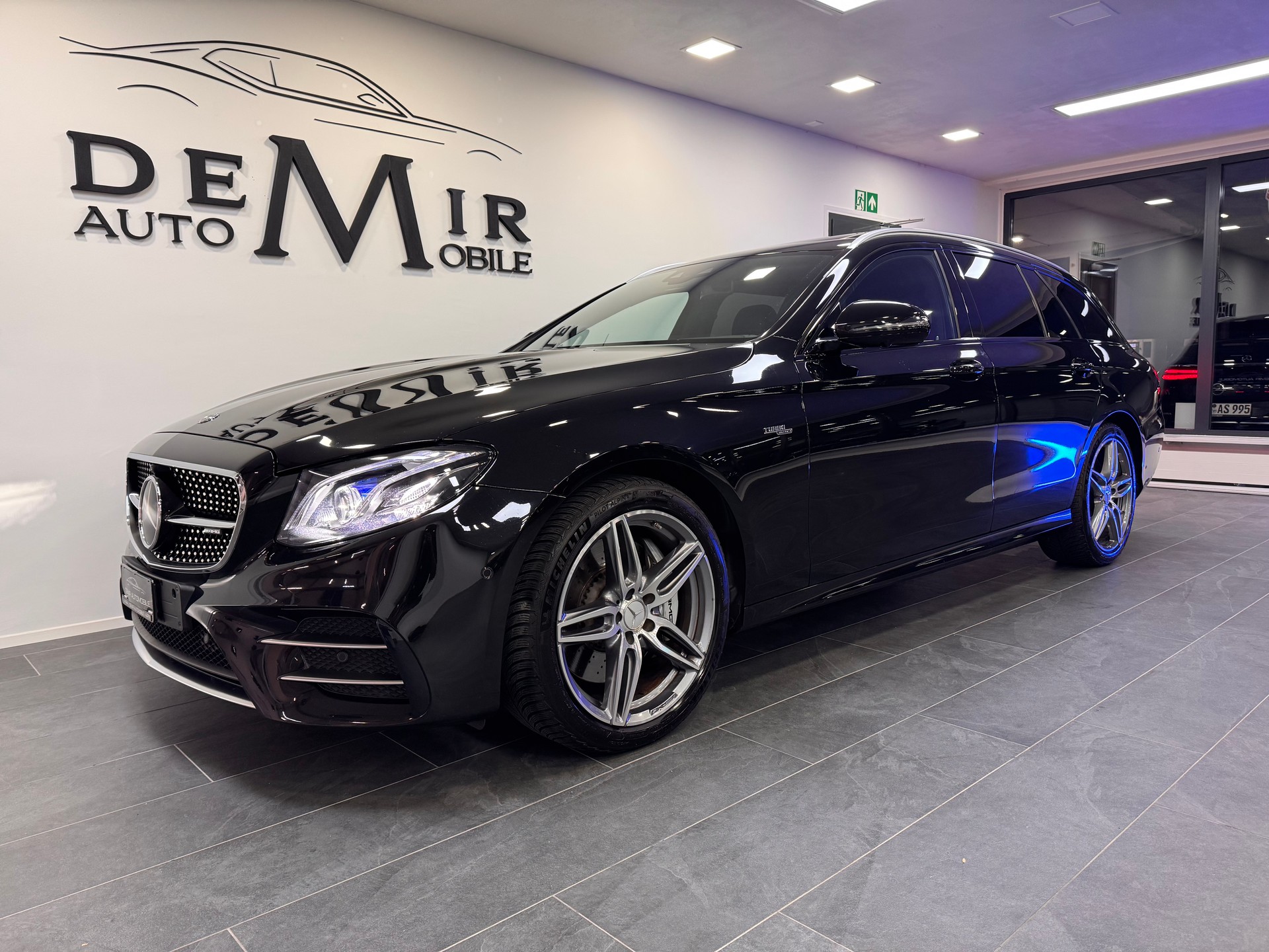 MERCEDES-BENZ E 53 AMG 4Matic+ 9G-Tronic *Glasdach / 360 Kamera / Multibeam LED / AHK / Designo*