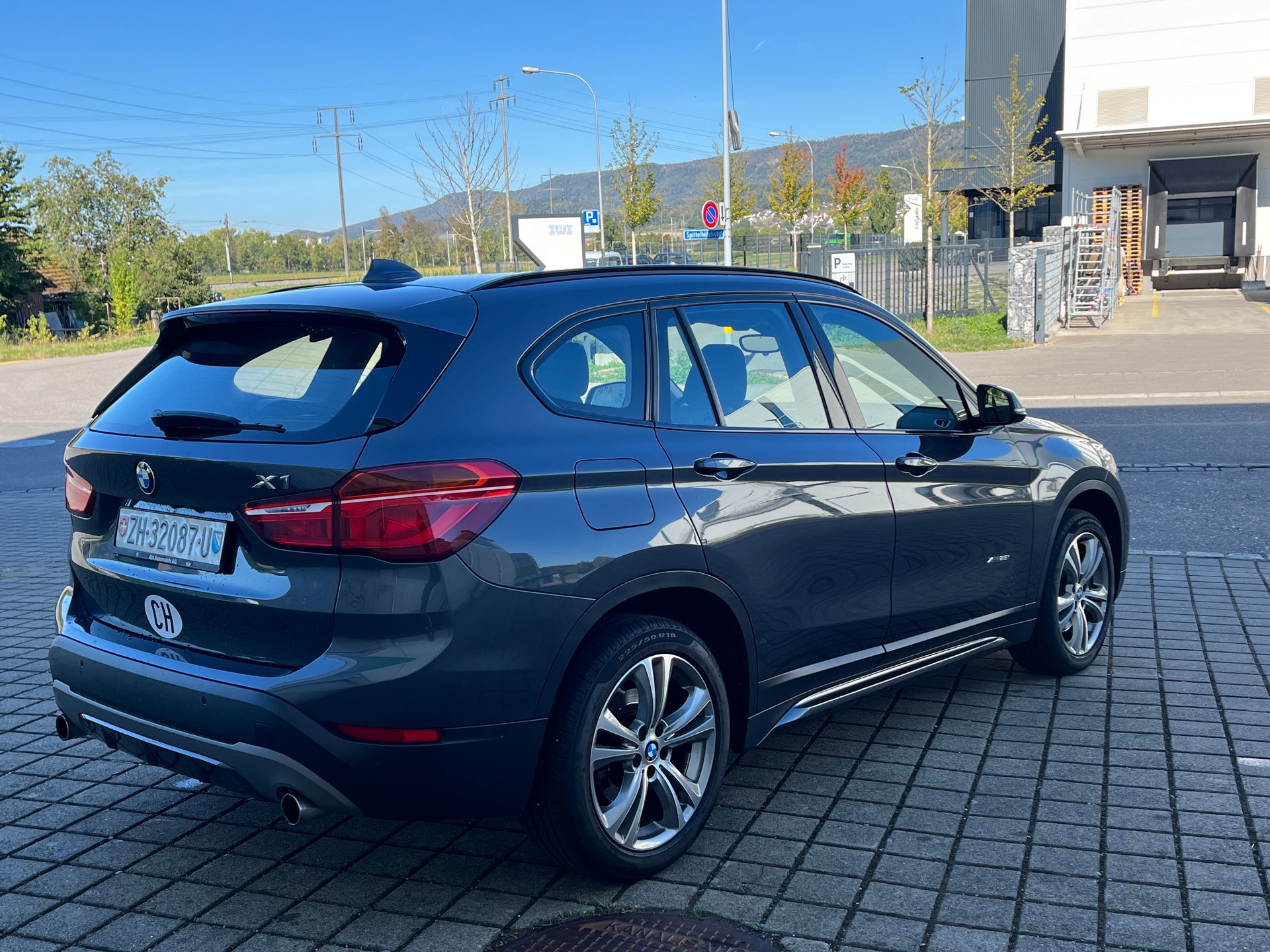 BMW X1 xDrive 25i xLine Steptronic-image-4