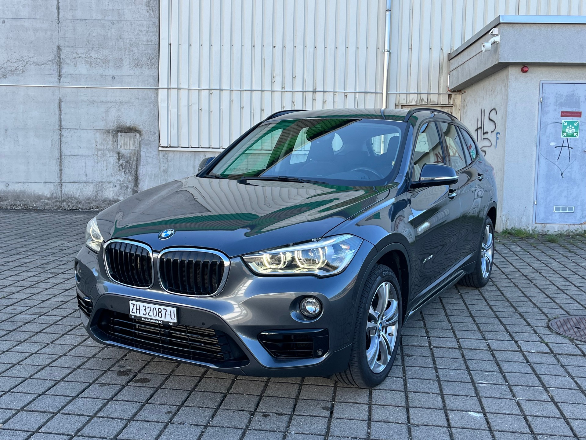 BMW X1 xDrive 25i xLine Steptronic-image-0