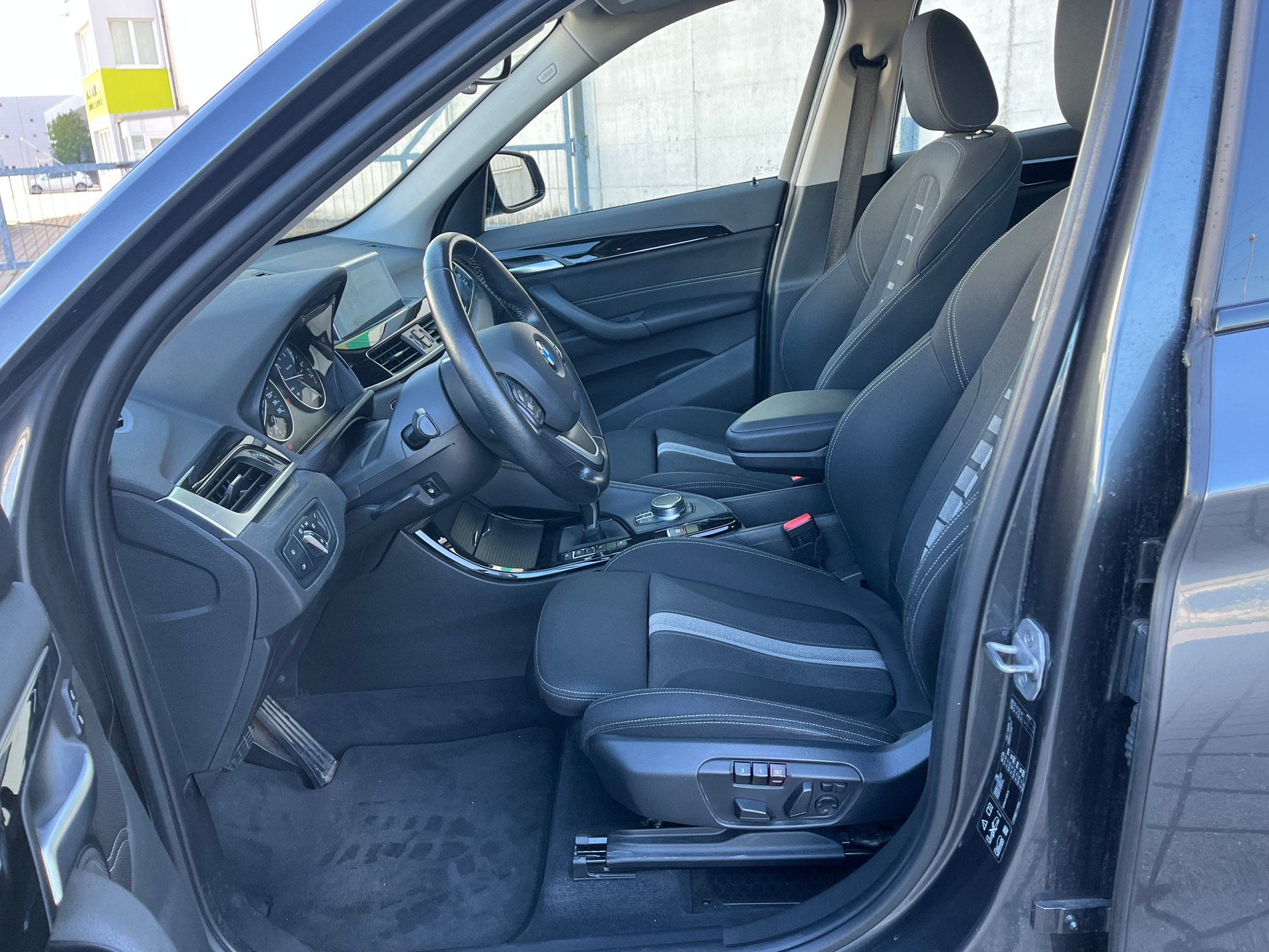 BMW X1 xDrive 25i xLine Steptronic-image-9
