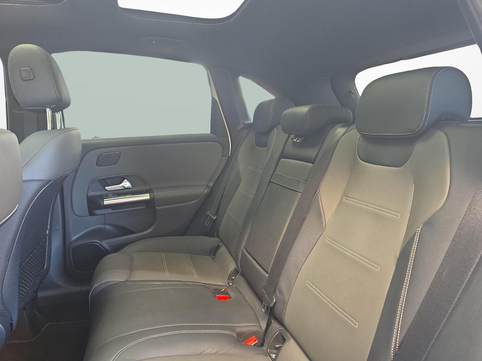 MERCEDES-BENZ B 220 4MATIC AMG Line-image-12