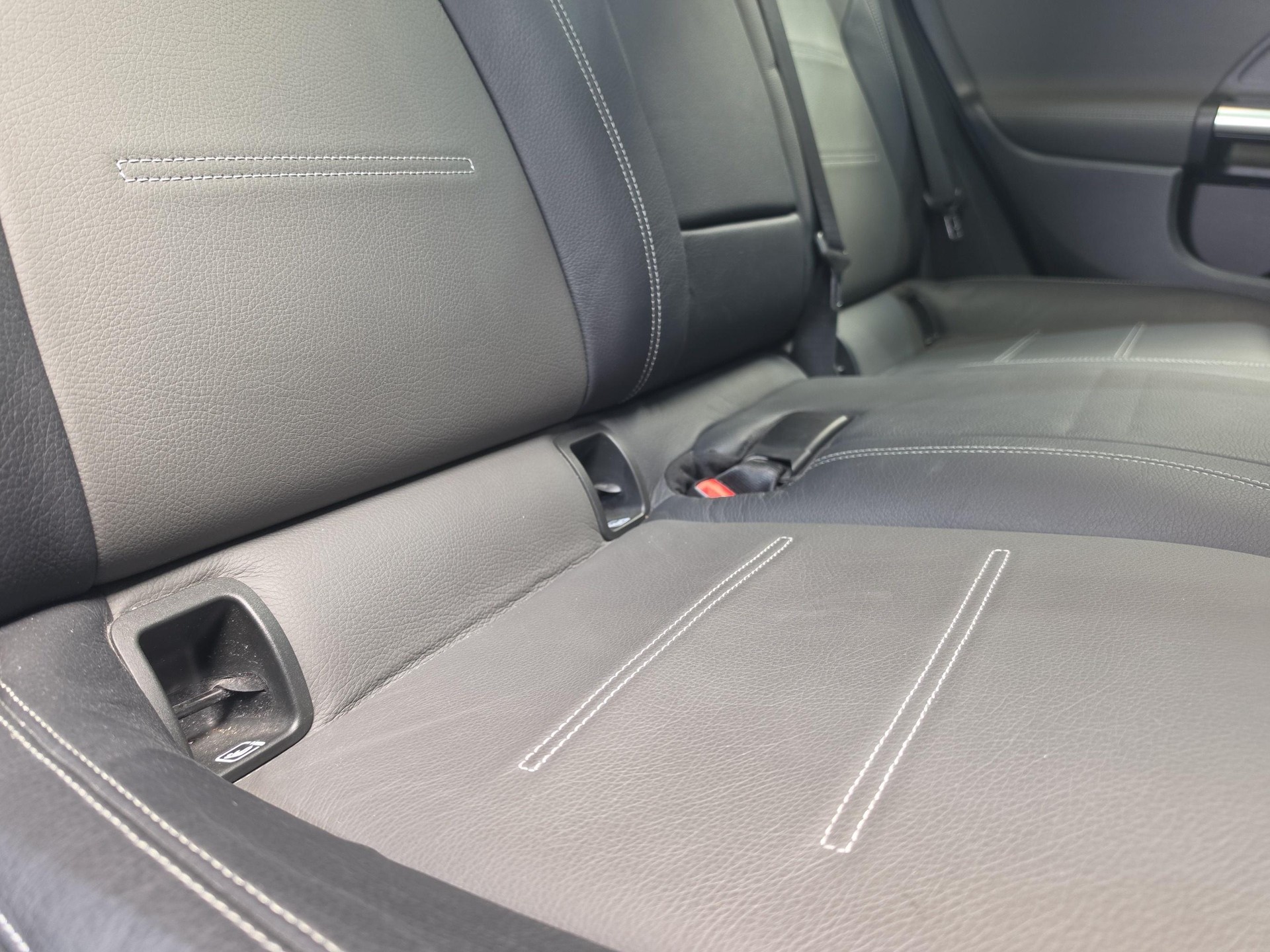 MERCEDES-BENZ B 220 4MATIC AMG Line-image-13