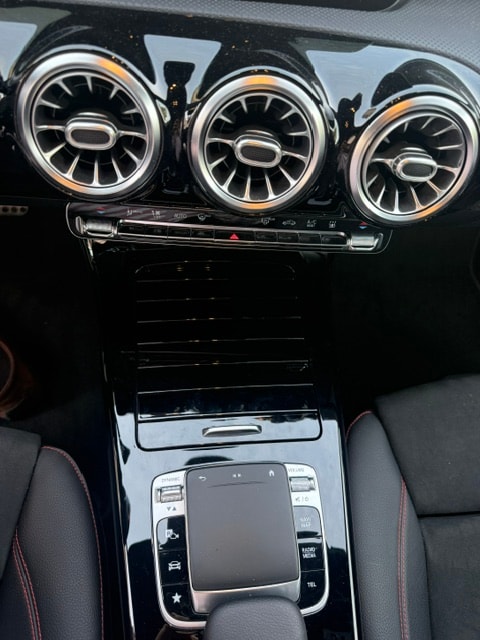 MERCEDES-BENZ A 250e AMG Line 8G-DCT-image-12