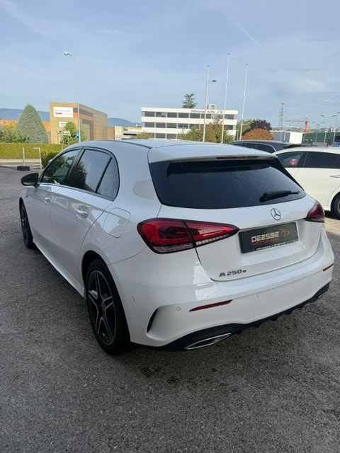 MERCEDES-BENZ A 250e AMG Line 8G-DCT-image-3