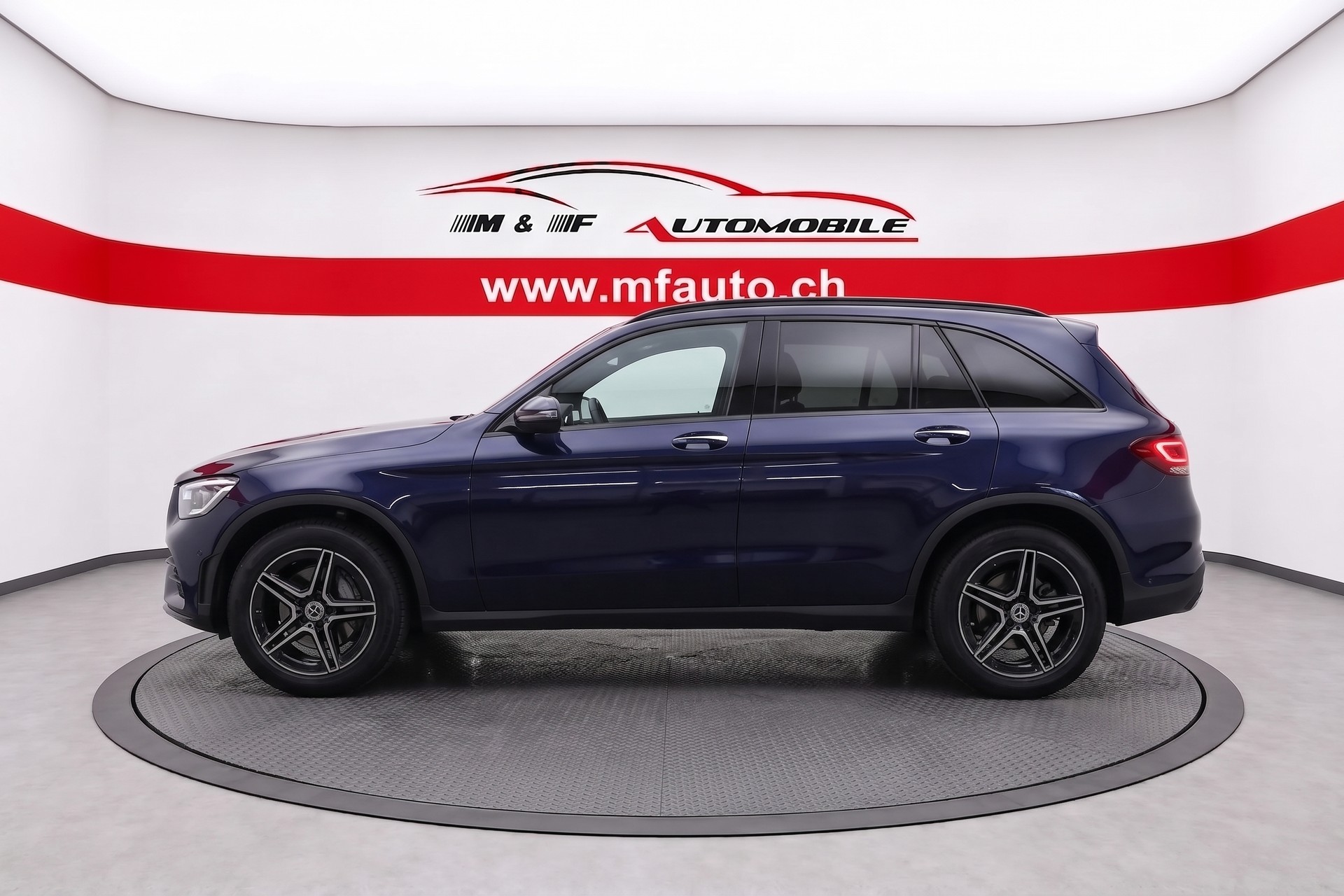 MERCEDES-BENZ GLC 200 Night Star AMG Line 4m-showroom-element-3