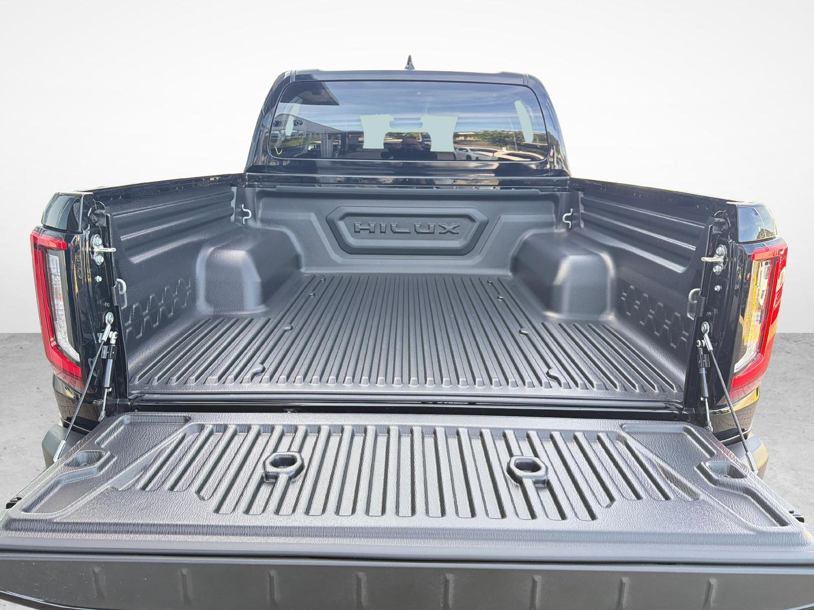 TOYOTA Hilux Double Cab.-Pick-up 2.8 D-4D MHEV 204 Invincible-image-11