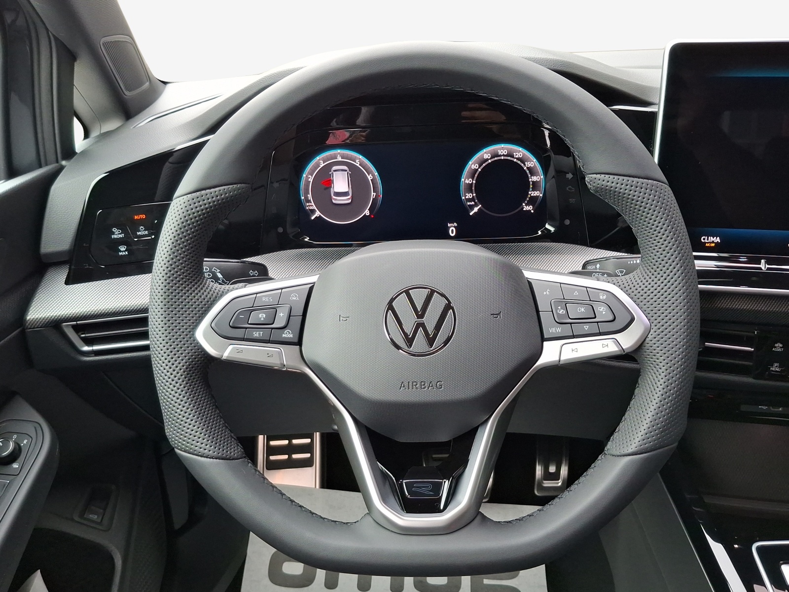 VW Golf Variant 1.5 eTSI mHEV R-Line DSG-image-9