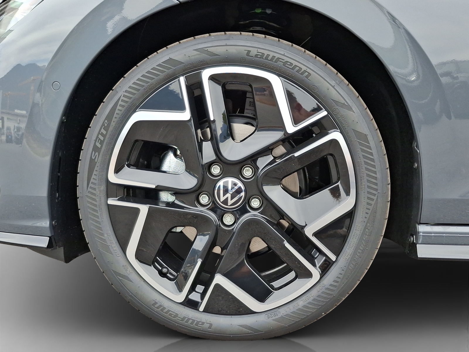 VW Golf Variant 1.5 eTSI mHEV R-Line DSG-image-13