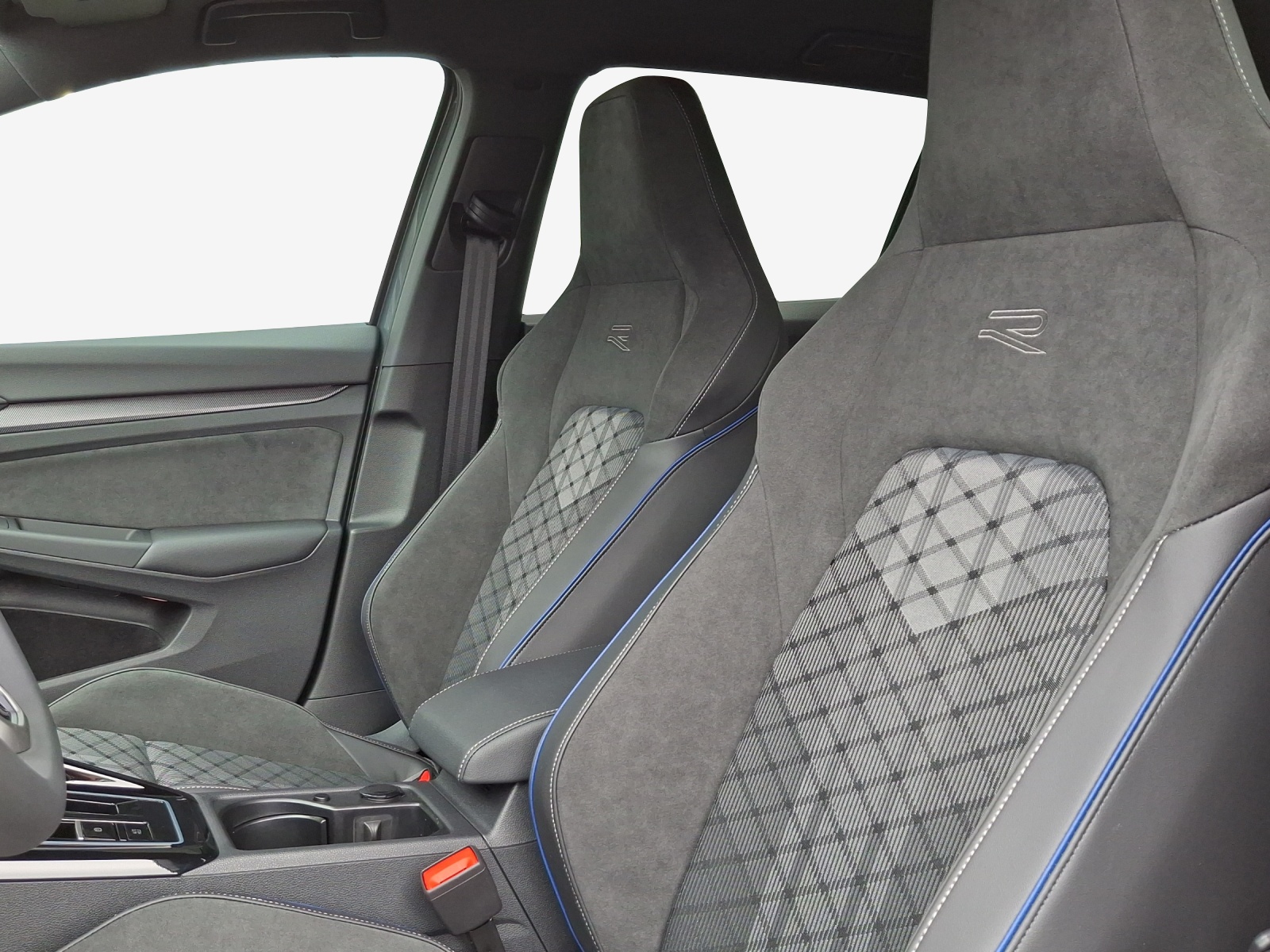 VW Golf Variant 1.5 eTSI mHEV R-Line DSG-image-7