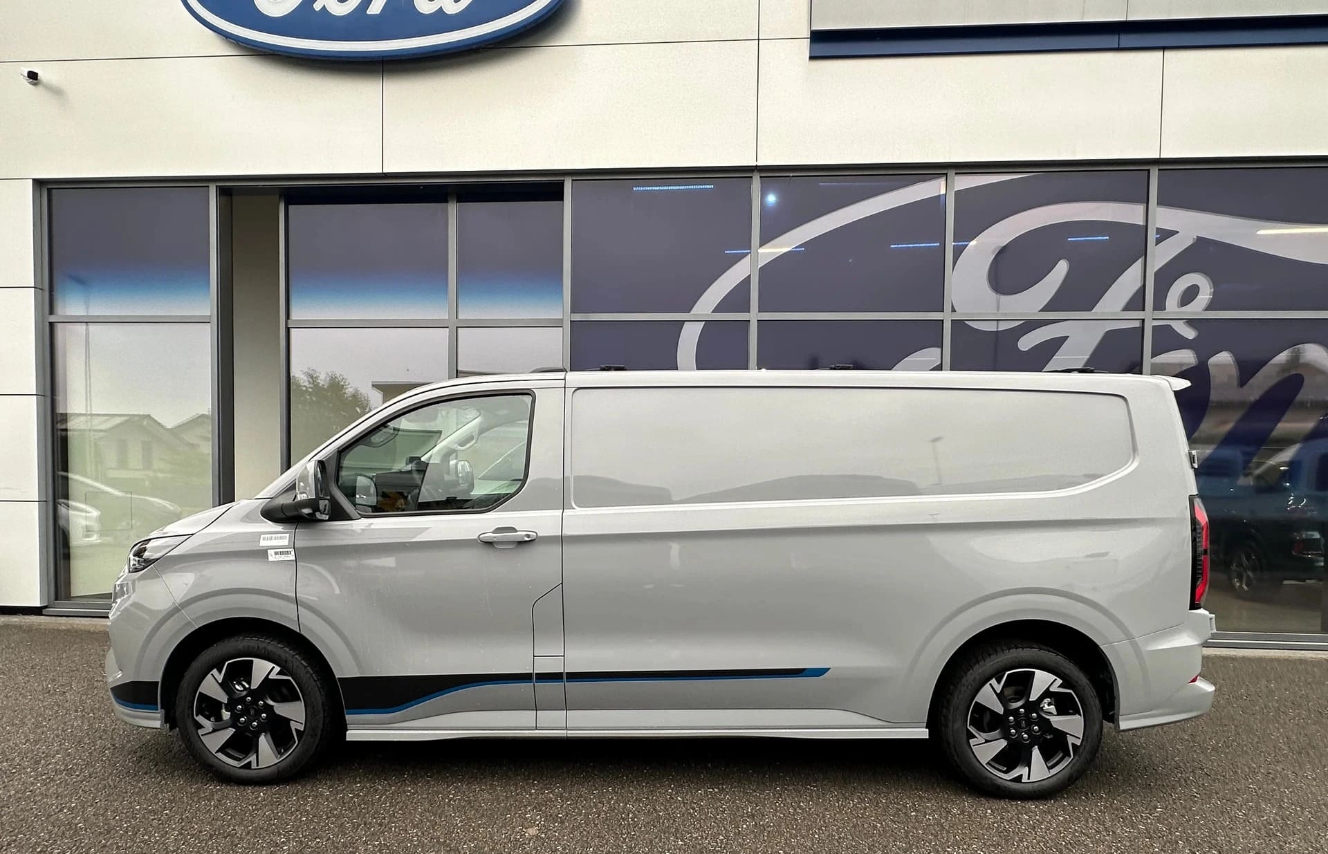FORD Transit Custom Van 320 L2 2.0 EcoBl Sport/170CV/Aut./4x4-showroom-element-2