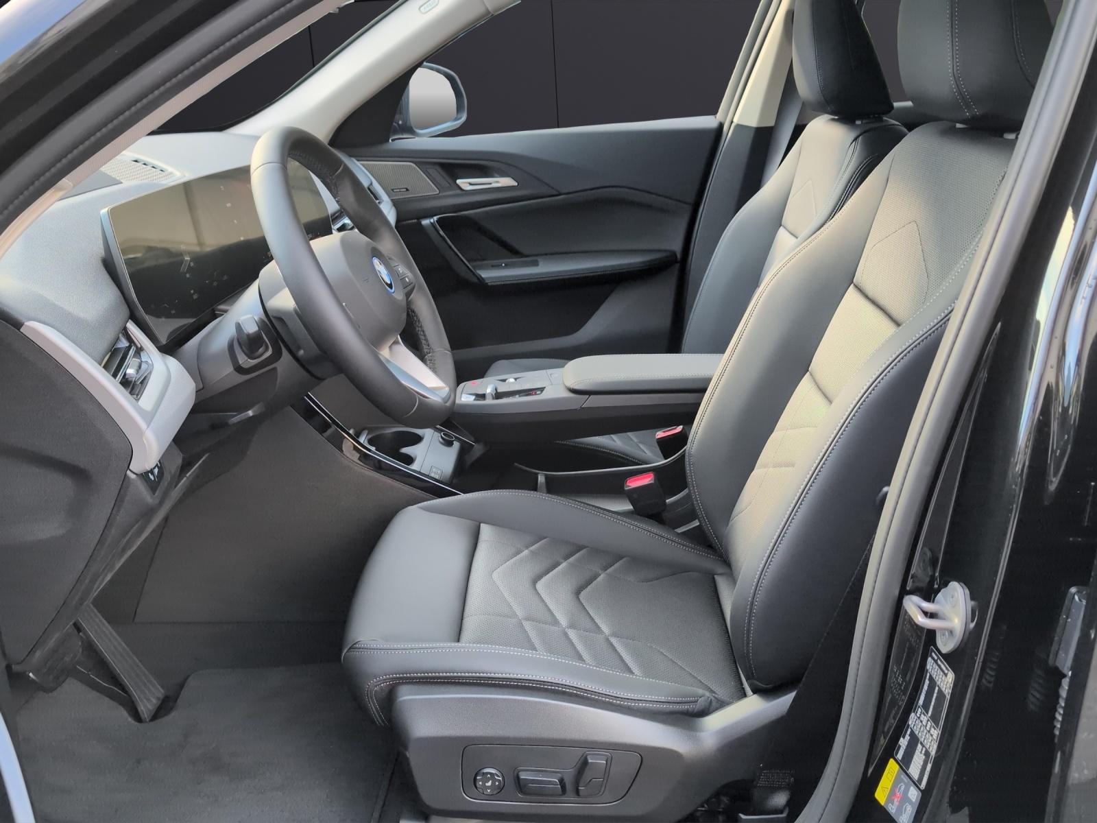BMW iX2 U10 30 xDrive-image-11