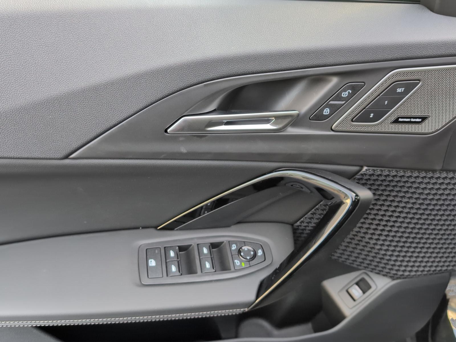 BMW iX2 U10 30 xDrive-image-10