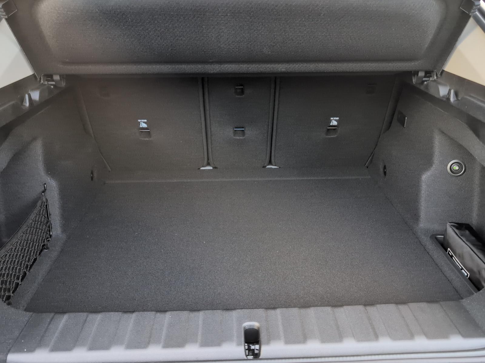 BMW iX2 U10 30 xDrive-image-13
