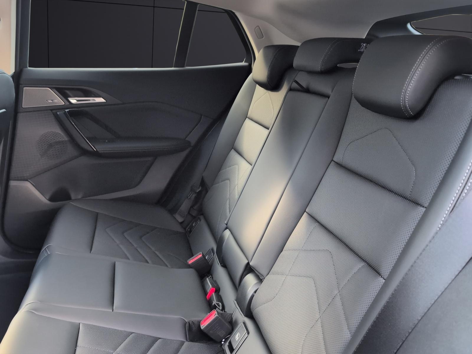 BMW iX2 U10 30 xDrive-image-12