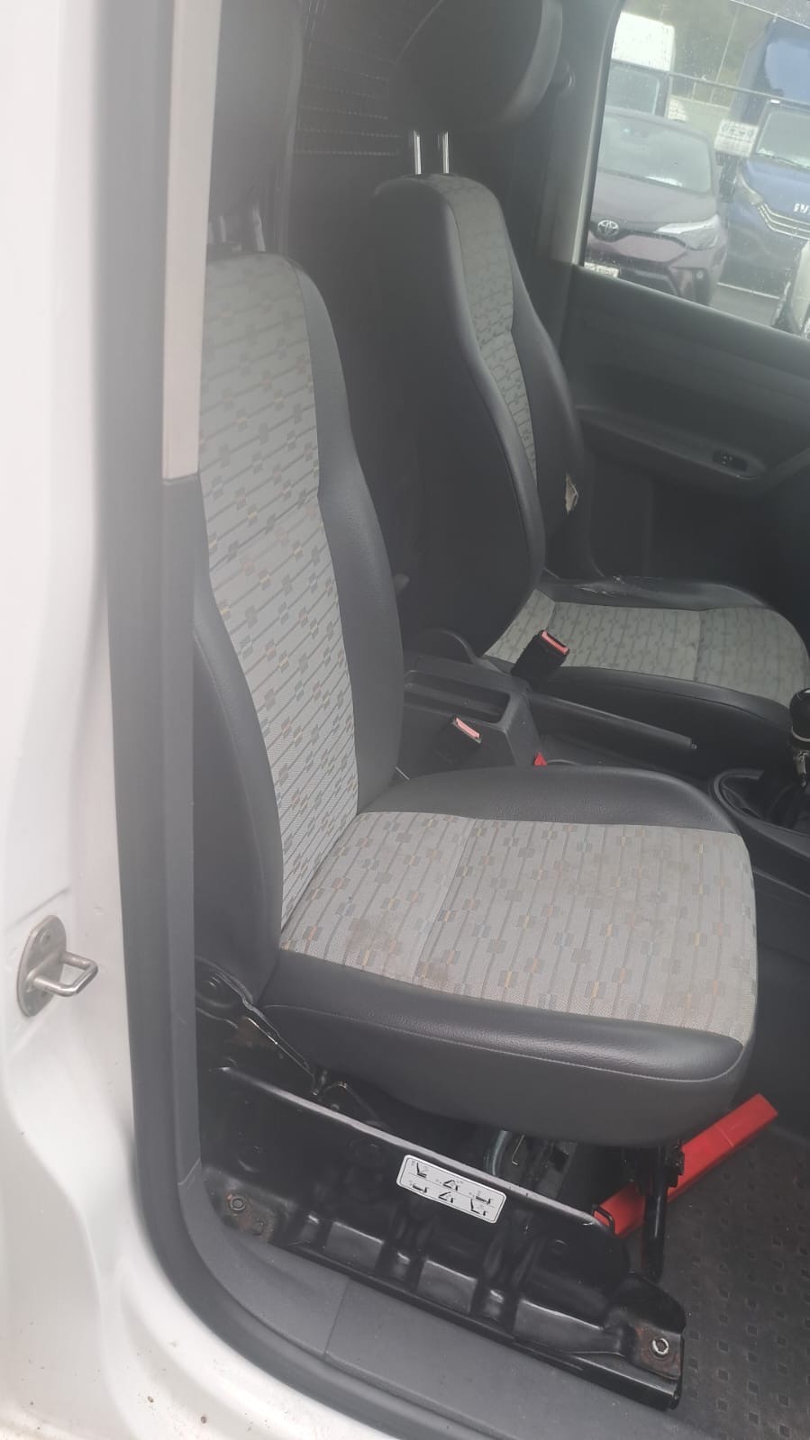 VW Caddy 2.0 EcoFuel-image-6