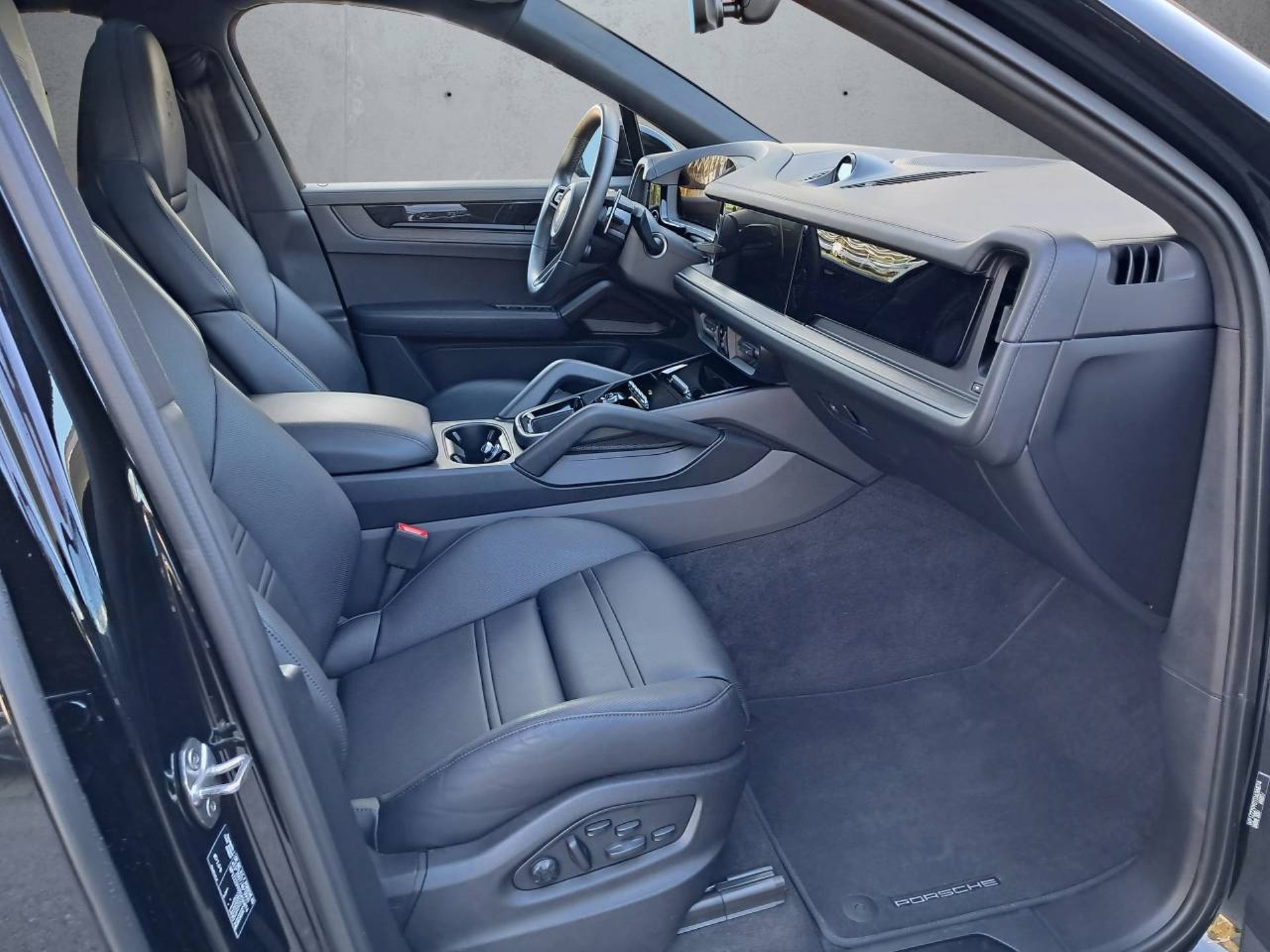PORSCHE Cayenne Coupé Black Edition-image-13