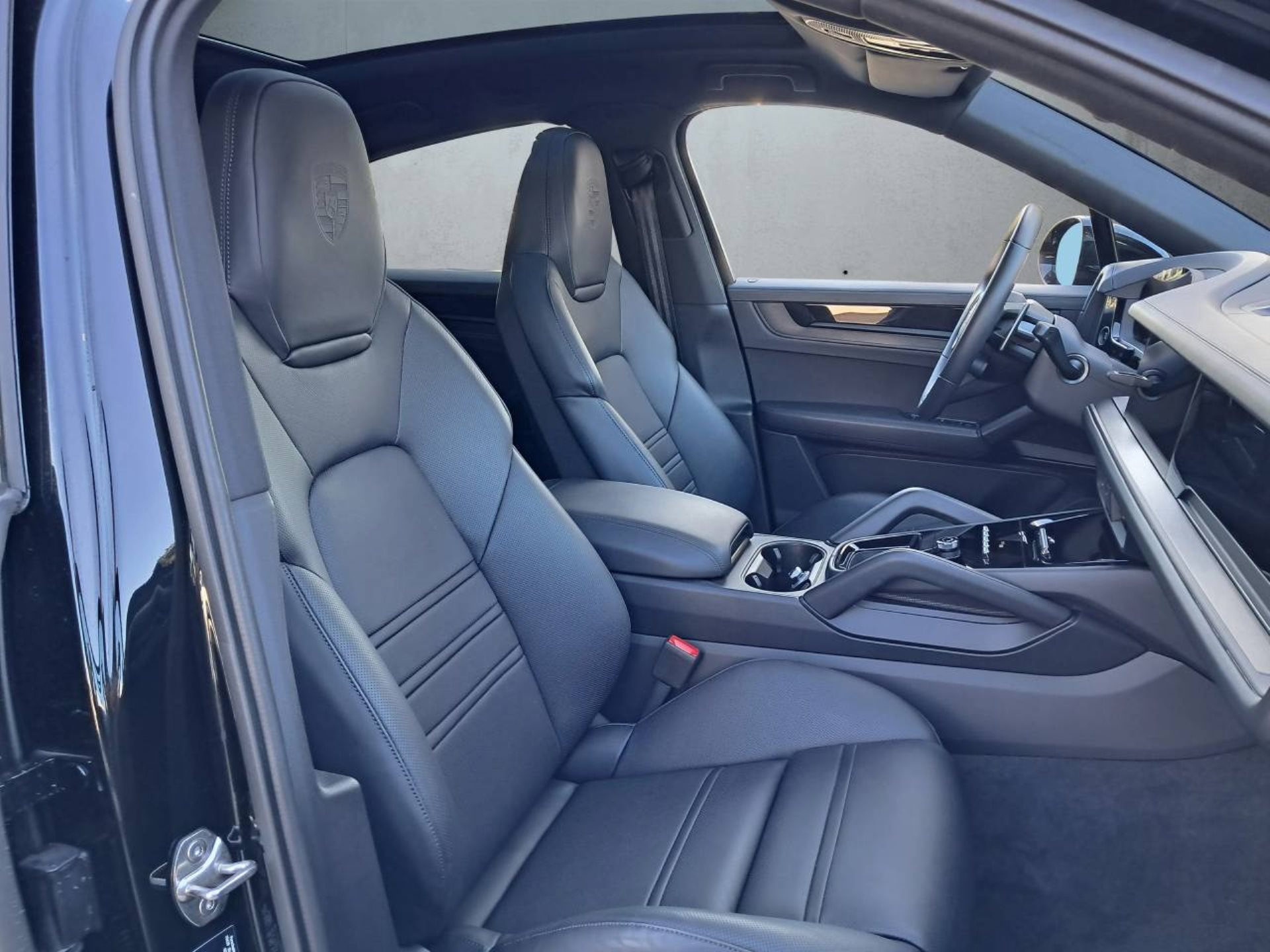 PORSCHE Cayenne Coupé Black Edition-image-14