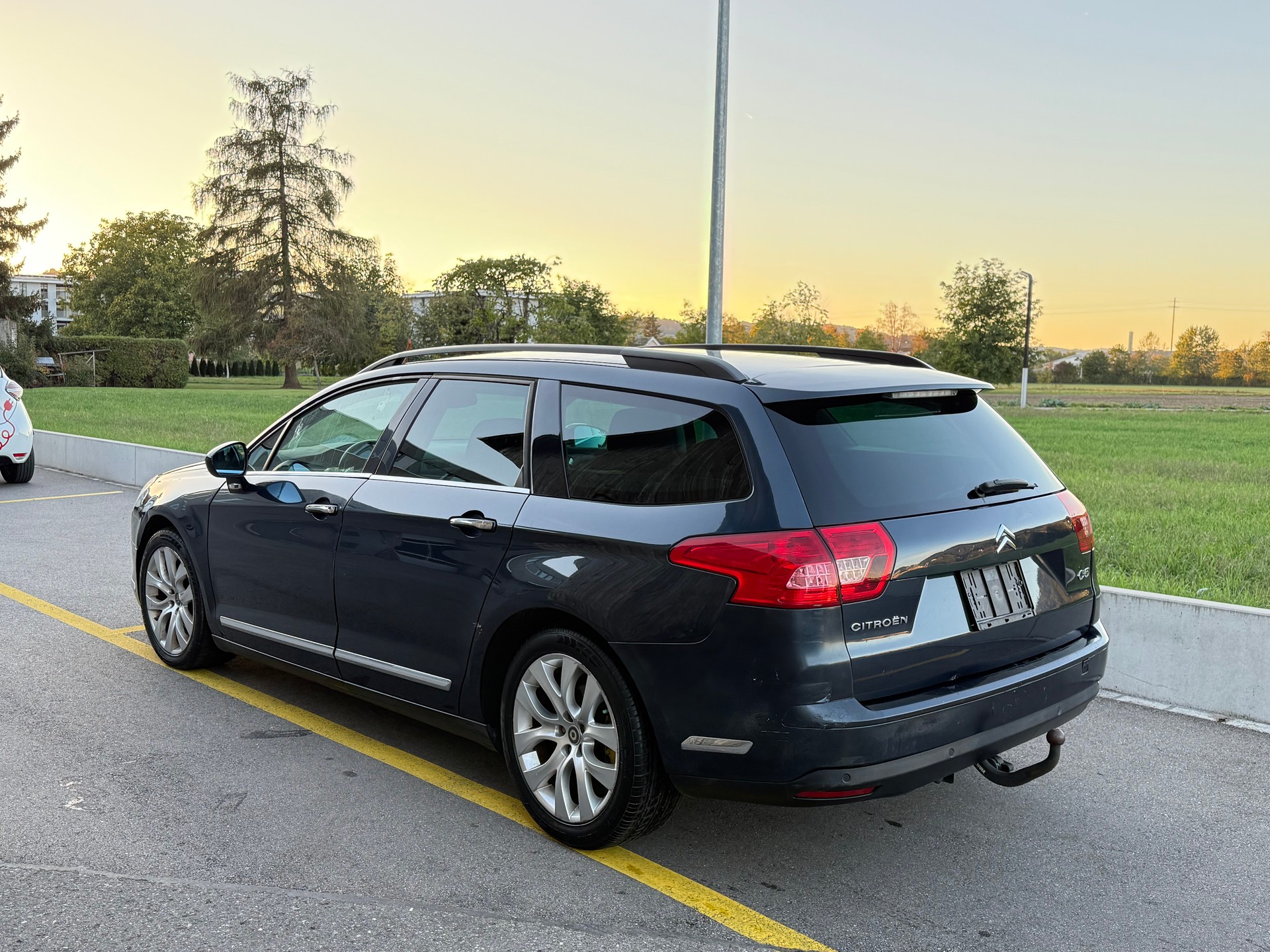 CITROEN C5 Tourer 2.7 HDi V6 Exclusive Automatic-image-1