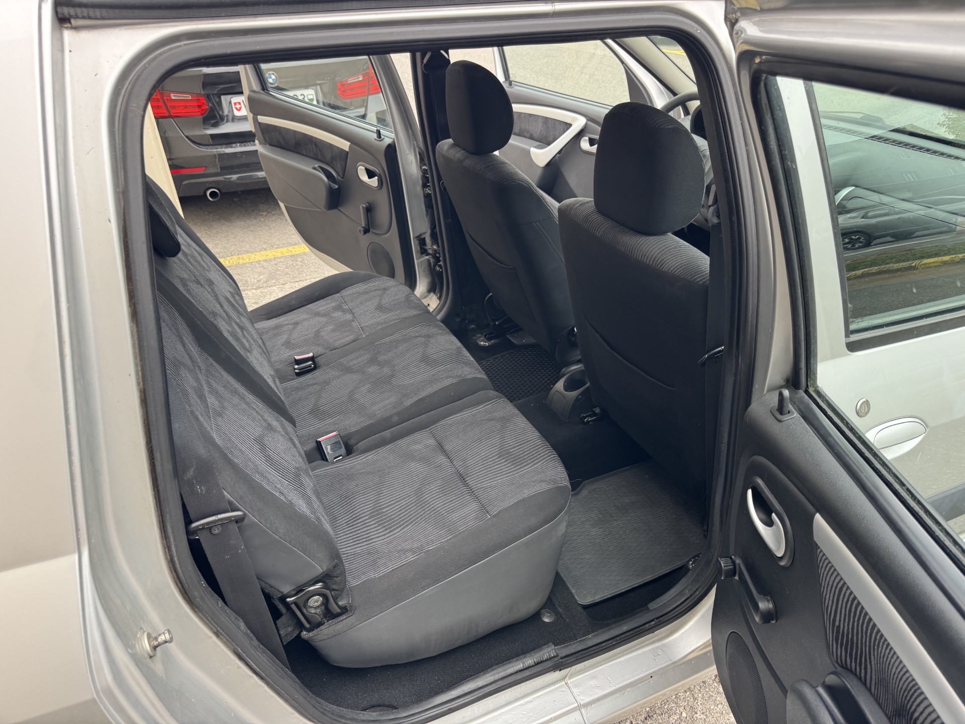 DACIA Logan 1.6 16V Lauréate-image-11